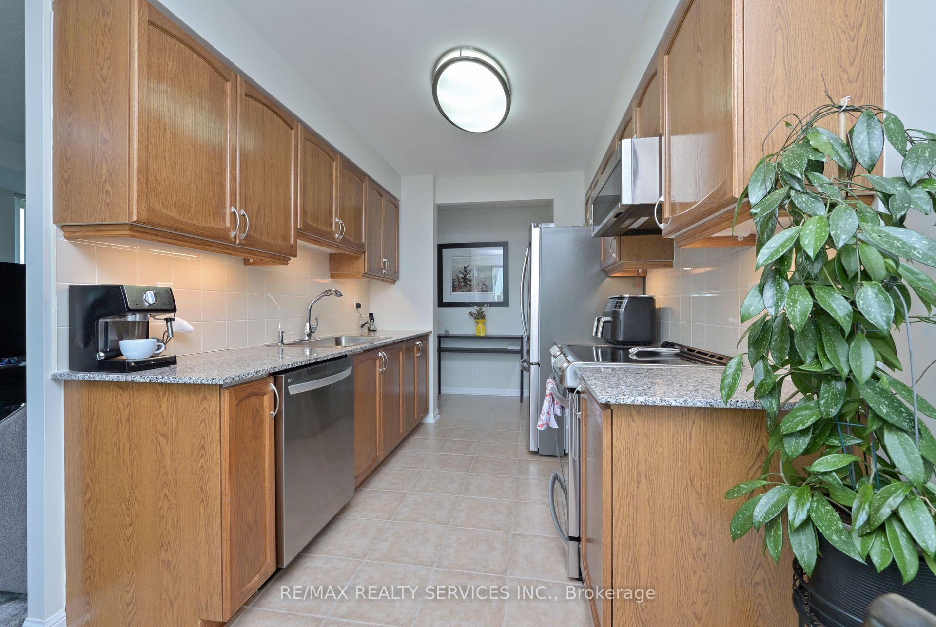 Photo 12 of Unit 305, 65 Via Rosedale, Brampton, Sandringham-Wellington — HOMEH
