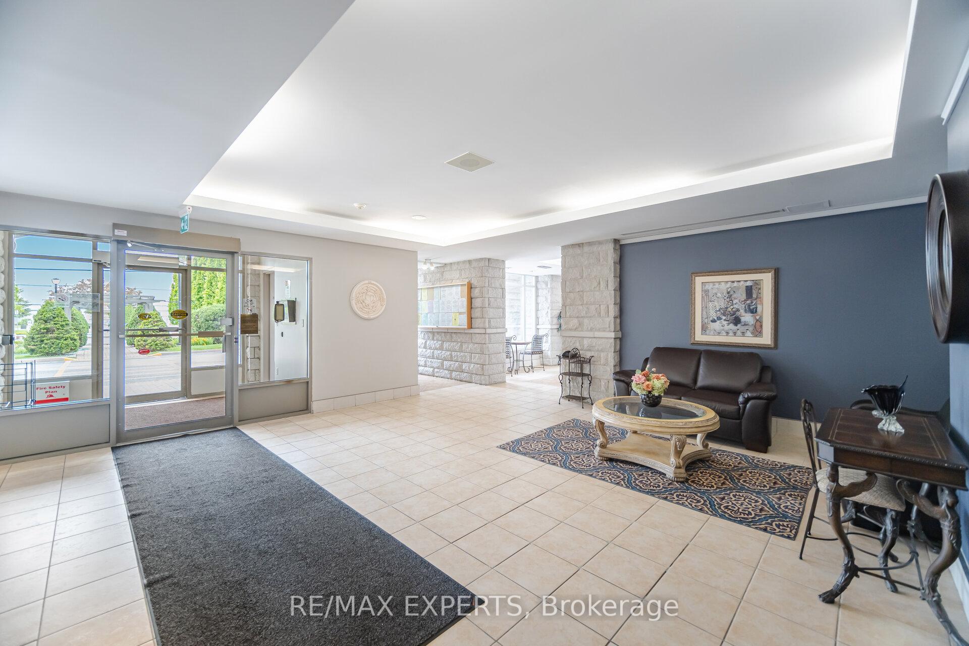 Photo 11 of Unit 312, 2504 Rutherford Road, Vaughan, Maple — HOMEH