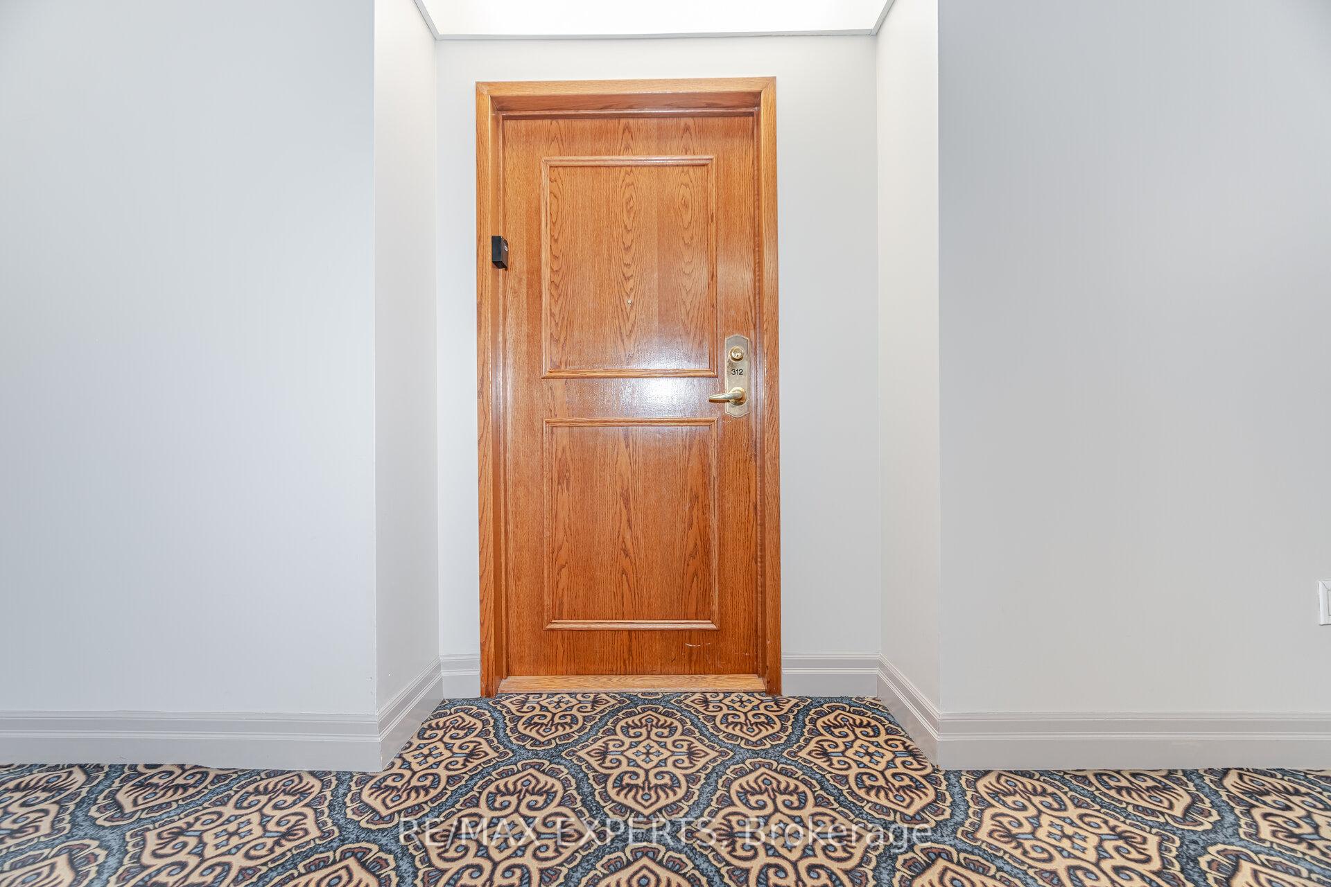 Photo 2 of Unit 312, 2504 Rutherford Road, Vaughan, Maple — HOMEH