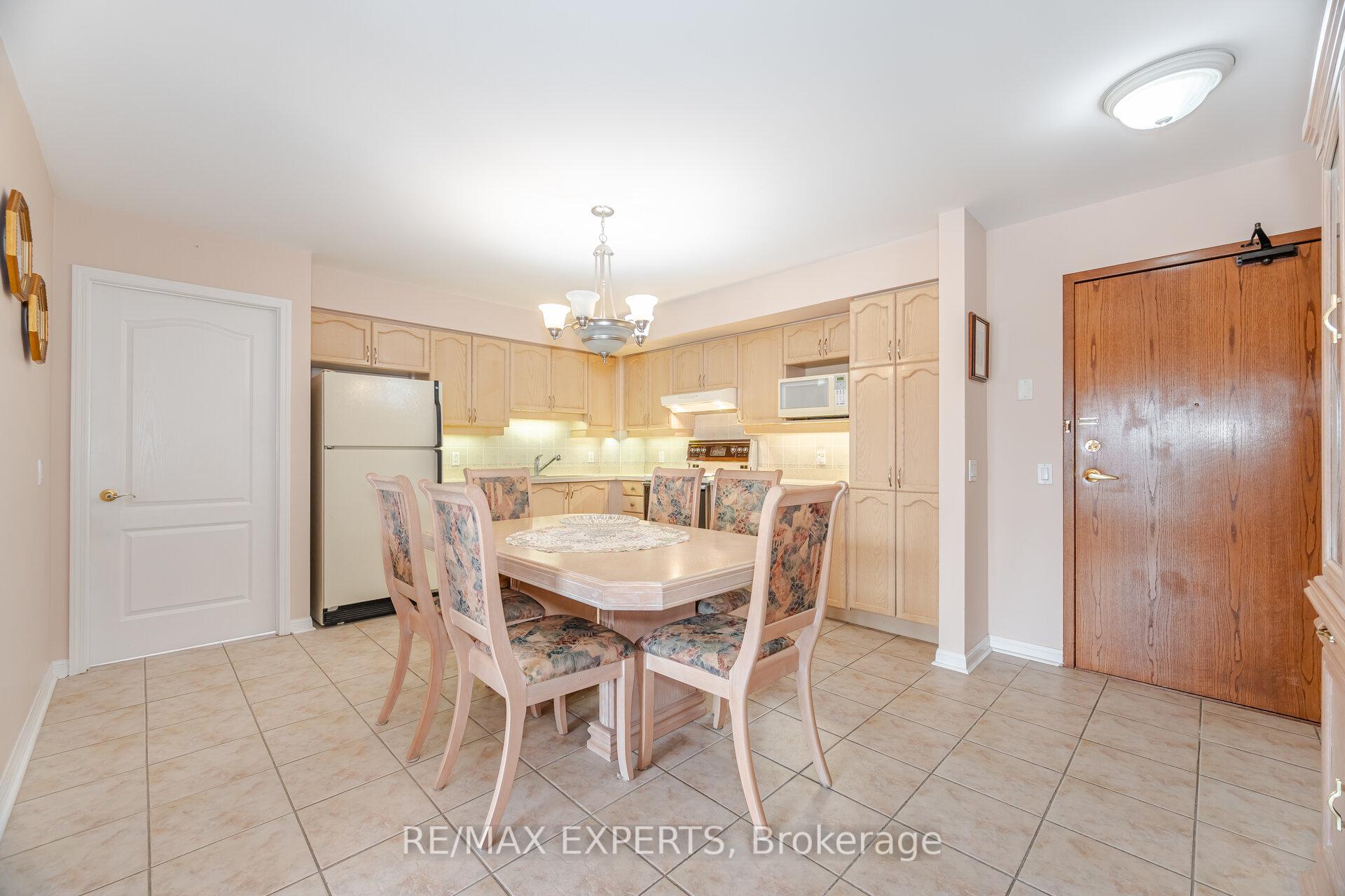 Photo 3 of Unit 312, 2504 Rutherford Road, Vaughan, Maple — HOMEH