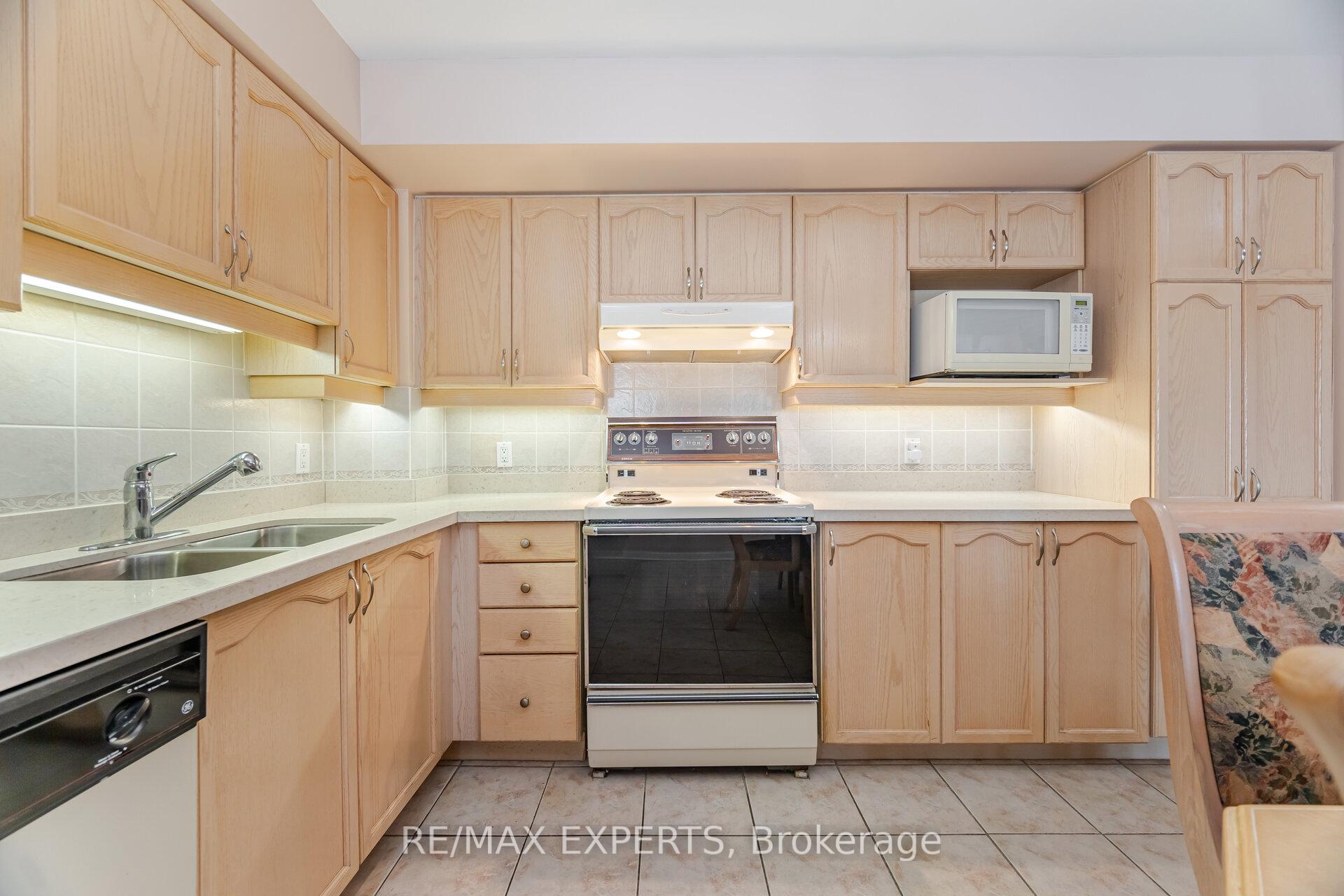 Photo 18 of Unit 312, 2504 Rutherford Road, Vaughan, Maple — HOMEH
