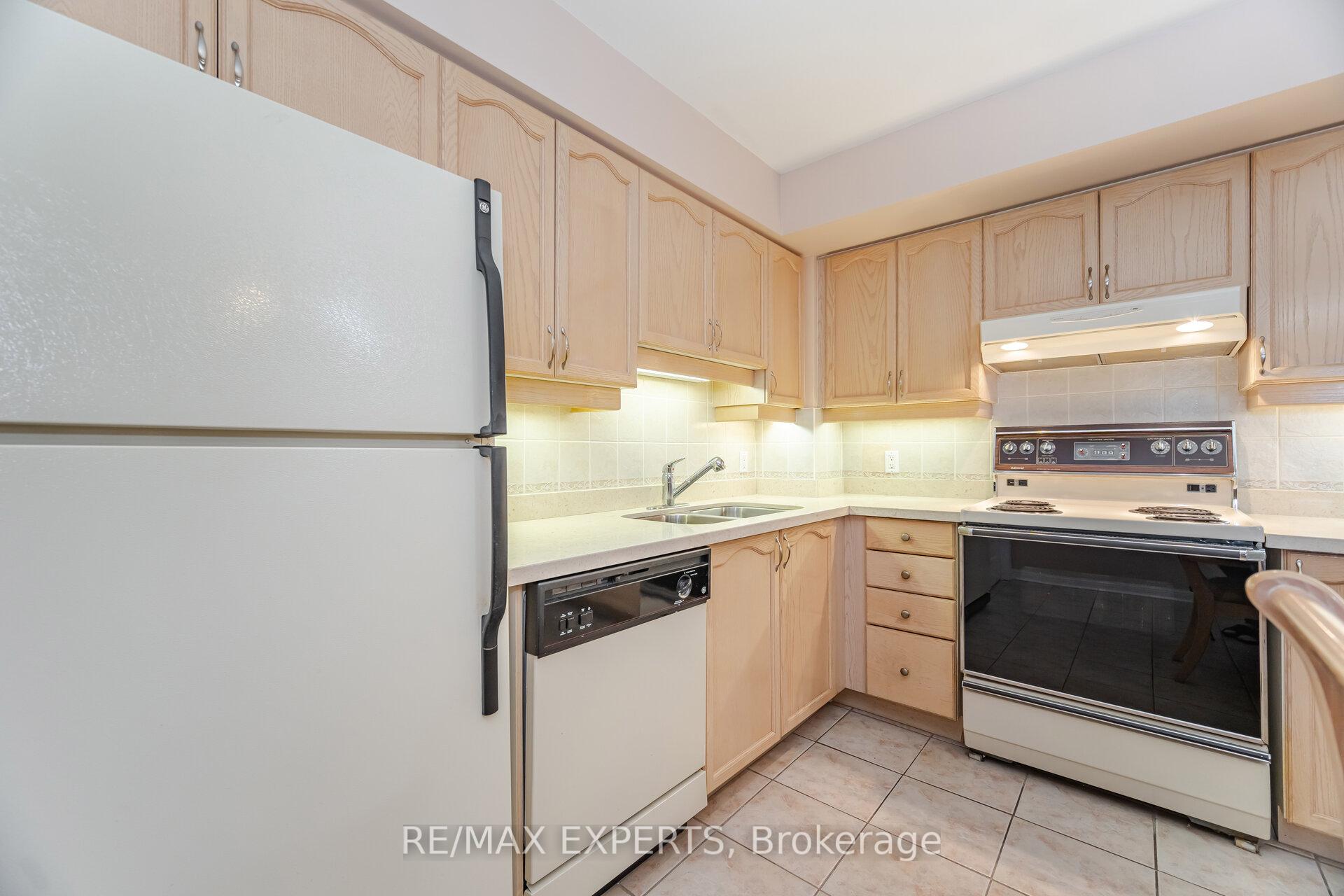 Photo 16 of Unit 312, 2504 Rutherford Road, Vaughan, Maple — HOMEH