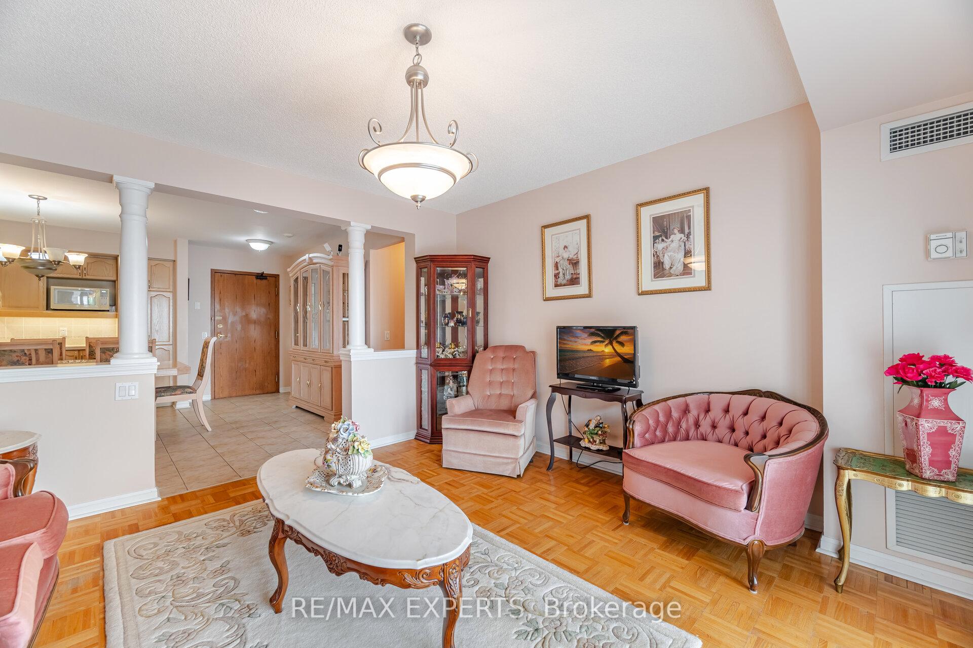 Photo 6 of Unit 312, 2504 Rutherford Road, Vaughan, Maple — HOMEH