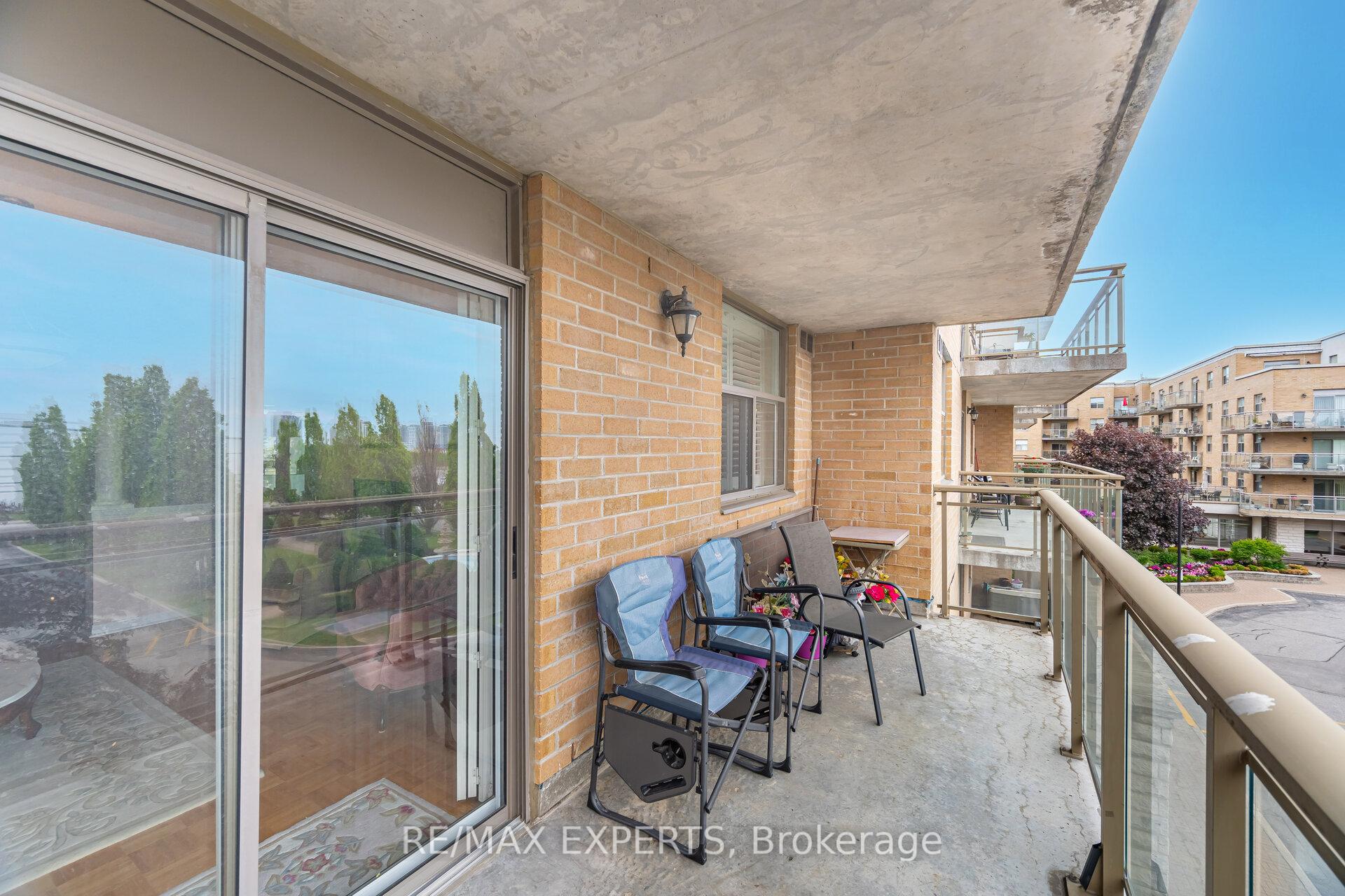 Photo 10 of Unit 312, 2504 Rutherford Road, Vaughan, Maple — HOMEH