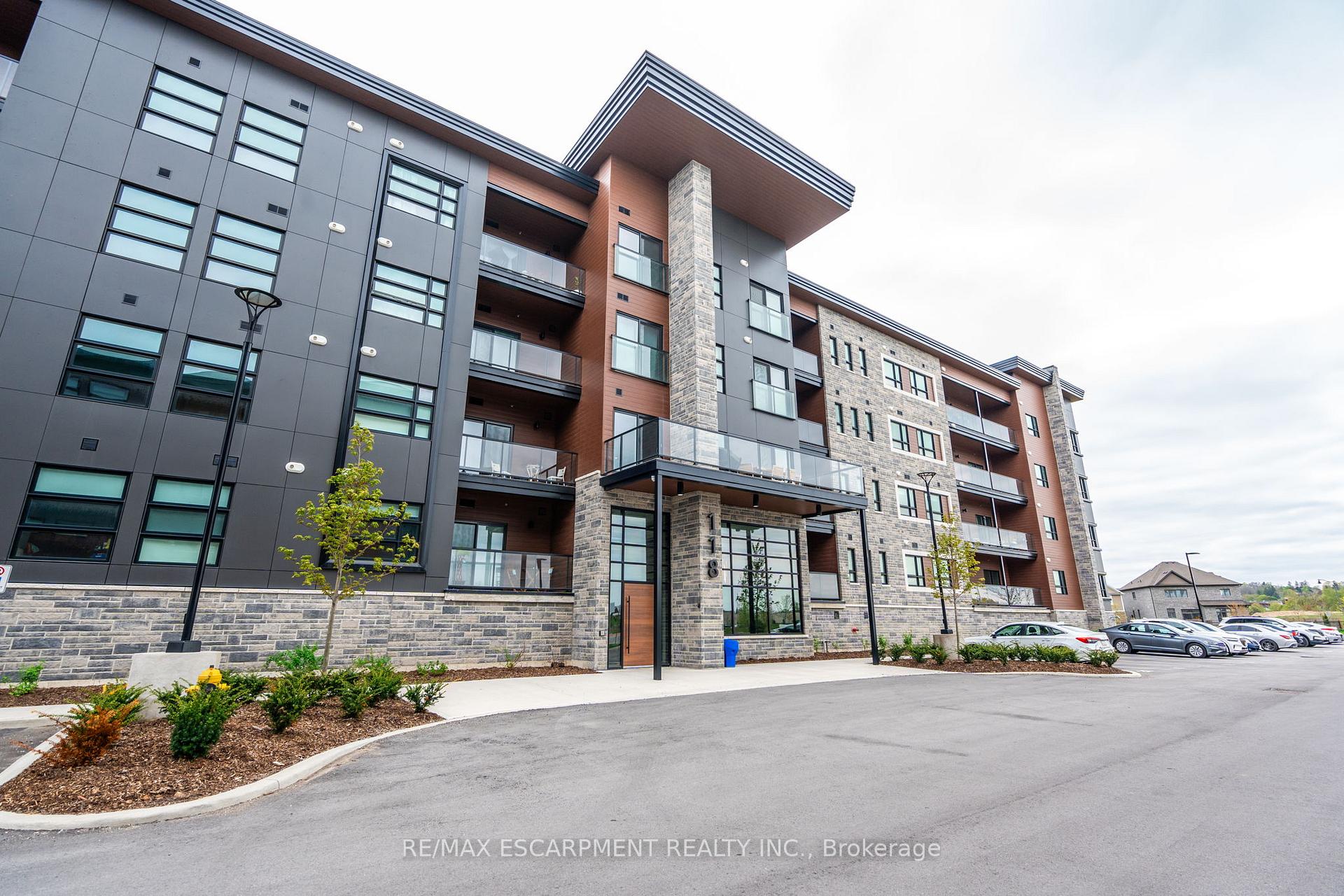Front of Unit 307, 118 Summersides Boulevard