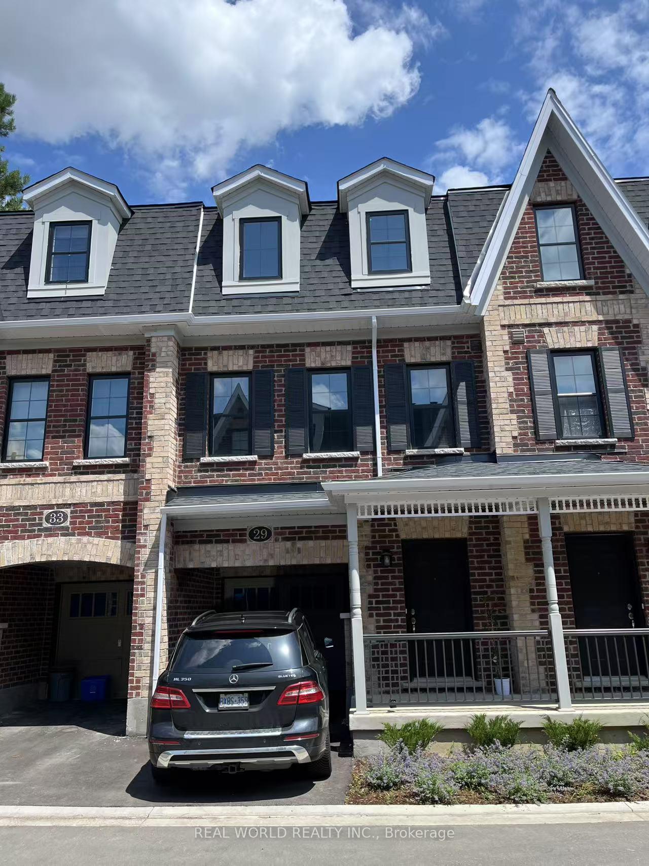 Photo 1 of 29 Kennisis Way, Vaughan, Maple — HOMEH