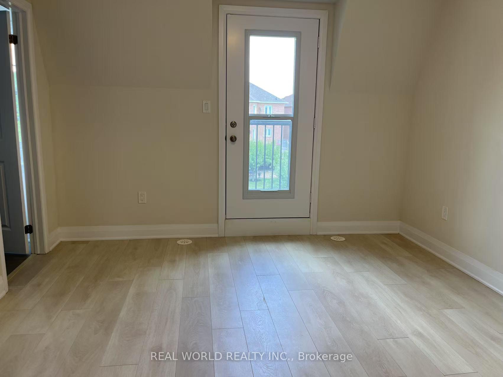 Photo 11 of 29 Kennisis Way, Vaughan, Maple — HOMEH