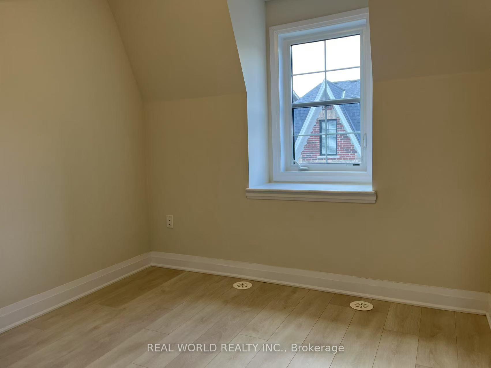 Photo 12 of 29 Kennisis Way, Vaughan, Maple — HOMEH