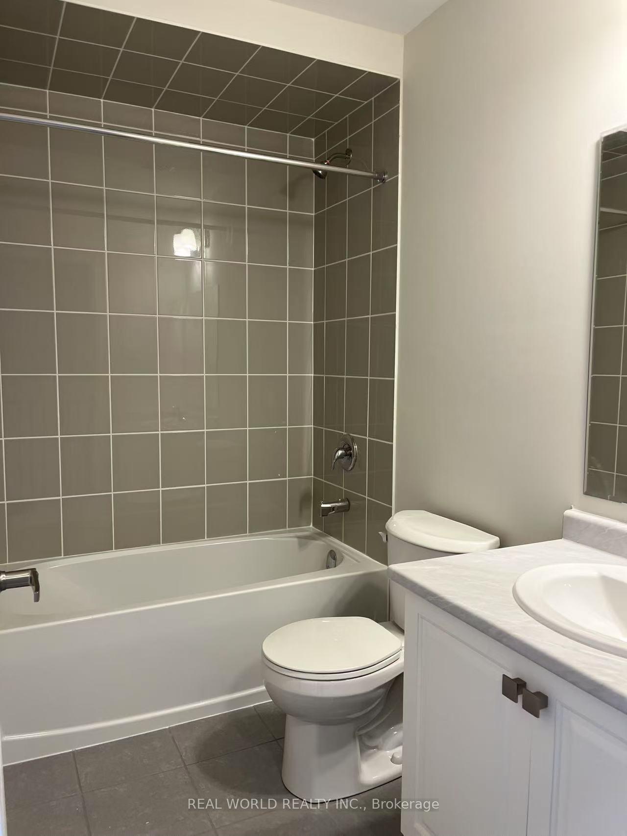 Photo 5 of 29 Kennisis Way, Vaughan, Maple — HOMEH