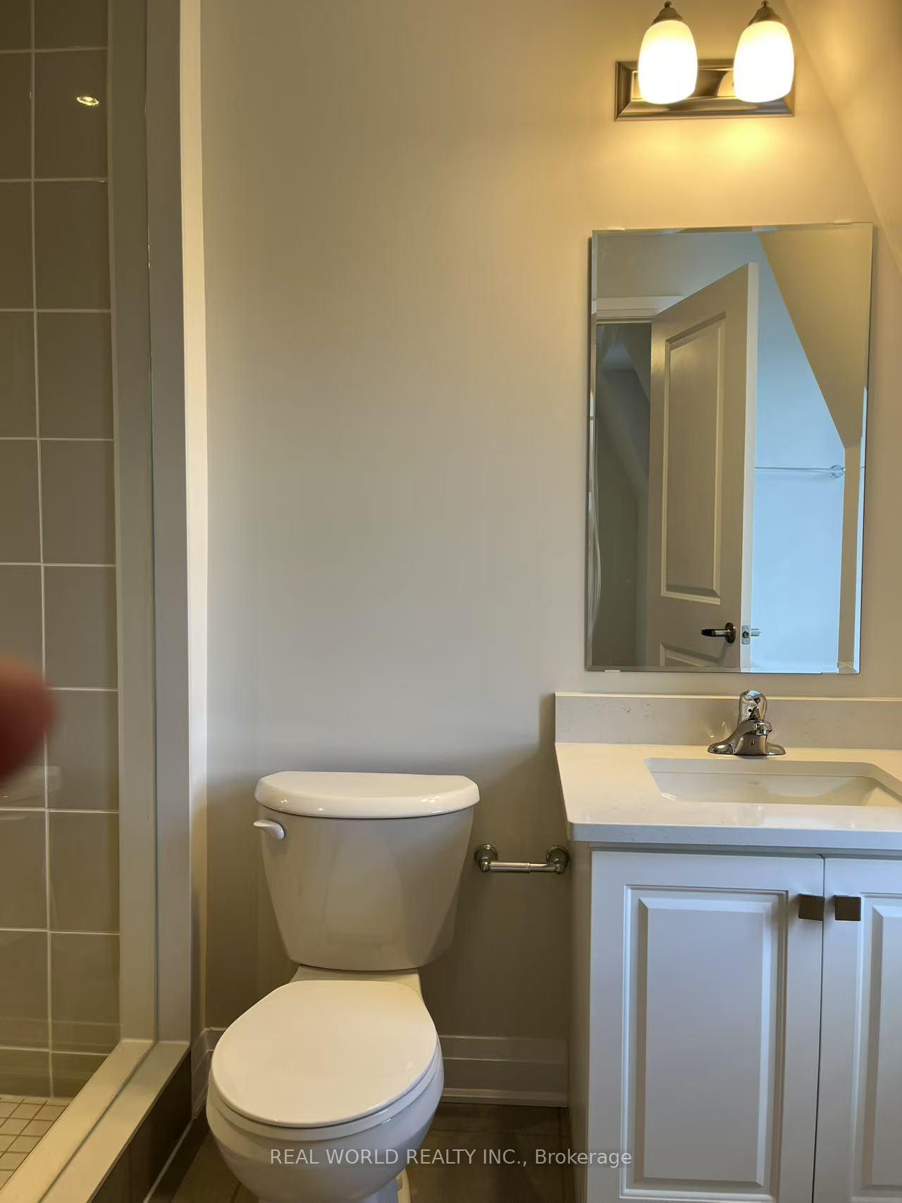 Photo 4 of 29 Kennisis Way, Vaughan, Maple — HOMEH