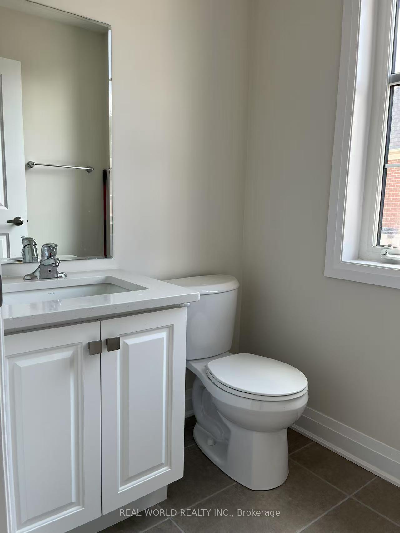 Photo 9 of 29 Kennisis Way, Vaughan, Maple — HOMEH