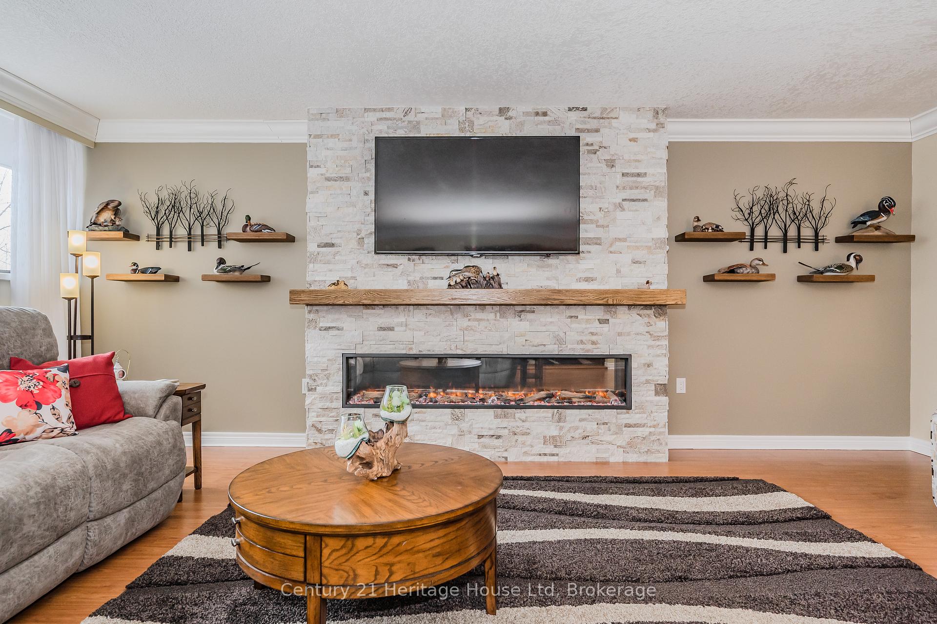 Photo 1 of Unit 306, 93 Westwood Road, Guelph, Willow West/Sugarbush/West Acres — HOMEH