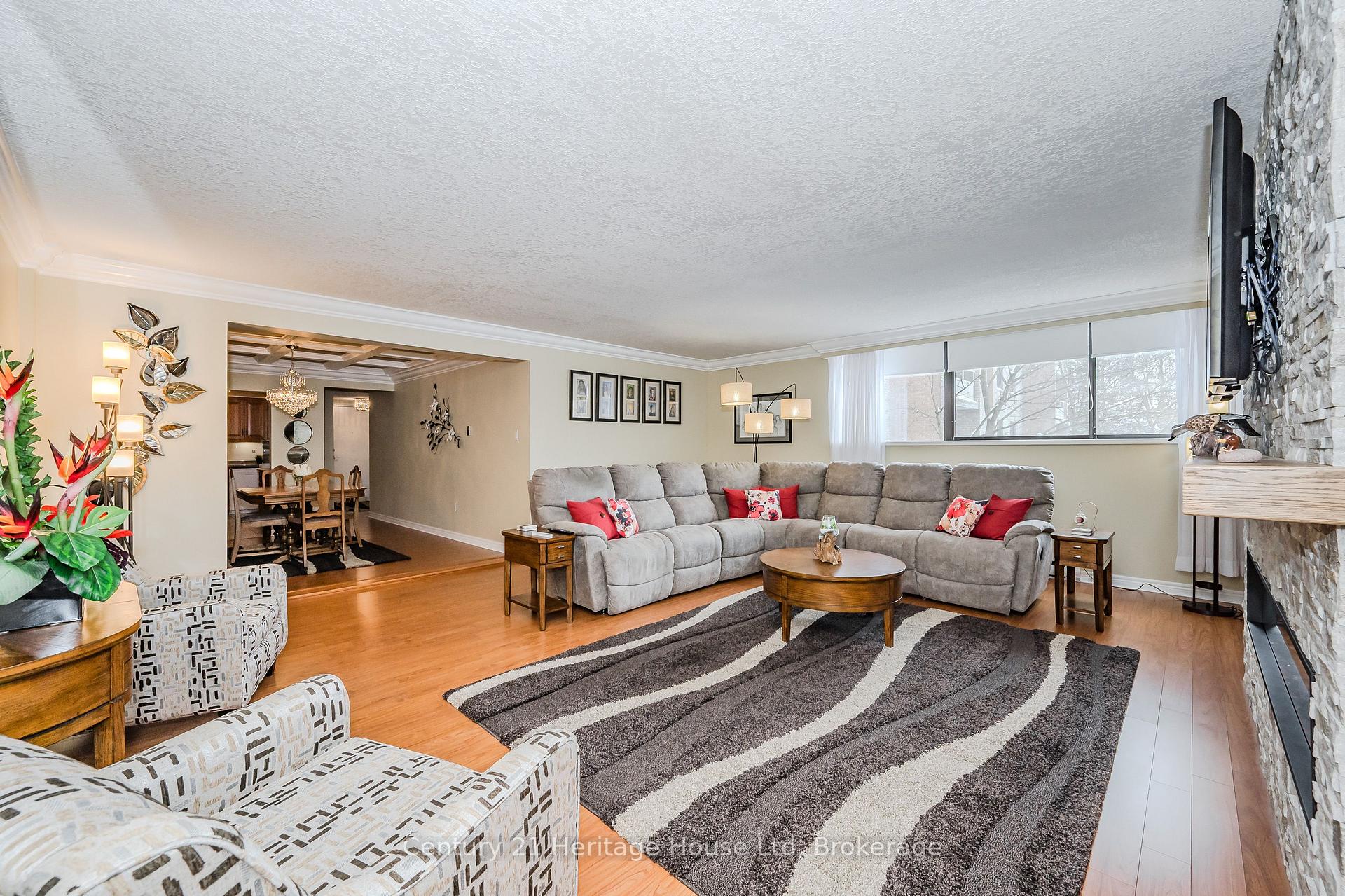 Photo 4 of Unit 306, 93 Westwood Road, Guelph, Willow West/Sugarbush/West Acres — HOMEH