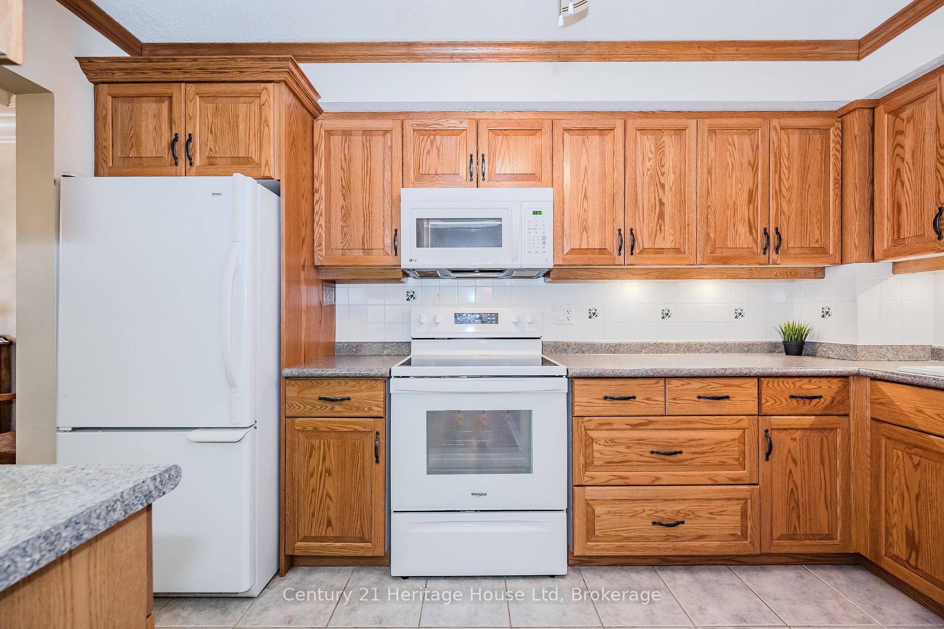 Photo 8 of Unit 306, 93 Westwood Road, Guelph, Willow West/Sugarbush/West Acres — HOMEH