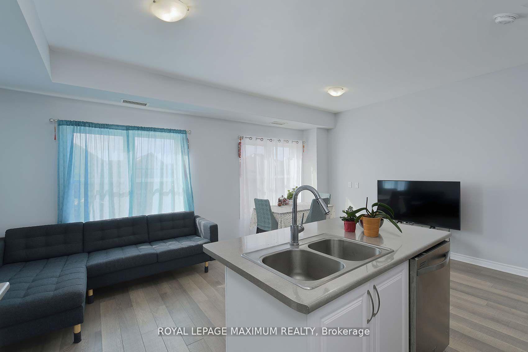 Photo 5 of Unit 214, 3905 Major Mackenzie Drive W, Vaughan, Vellore Village — HOMEH