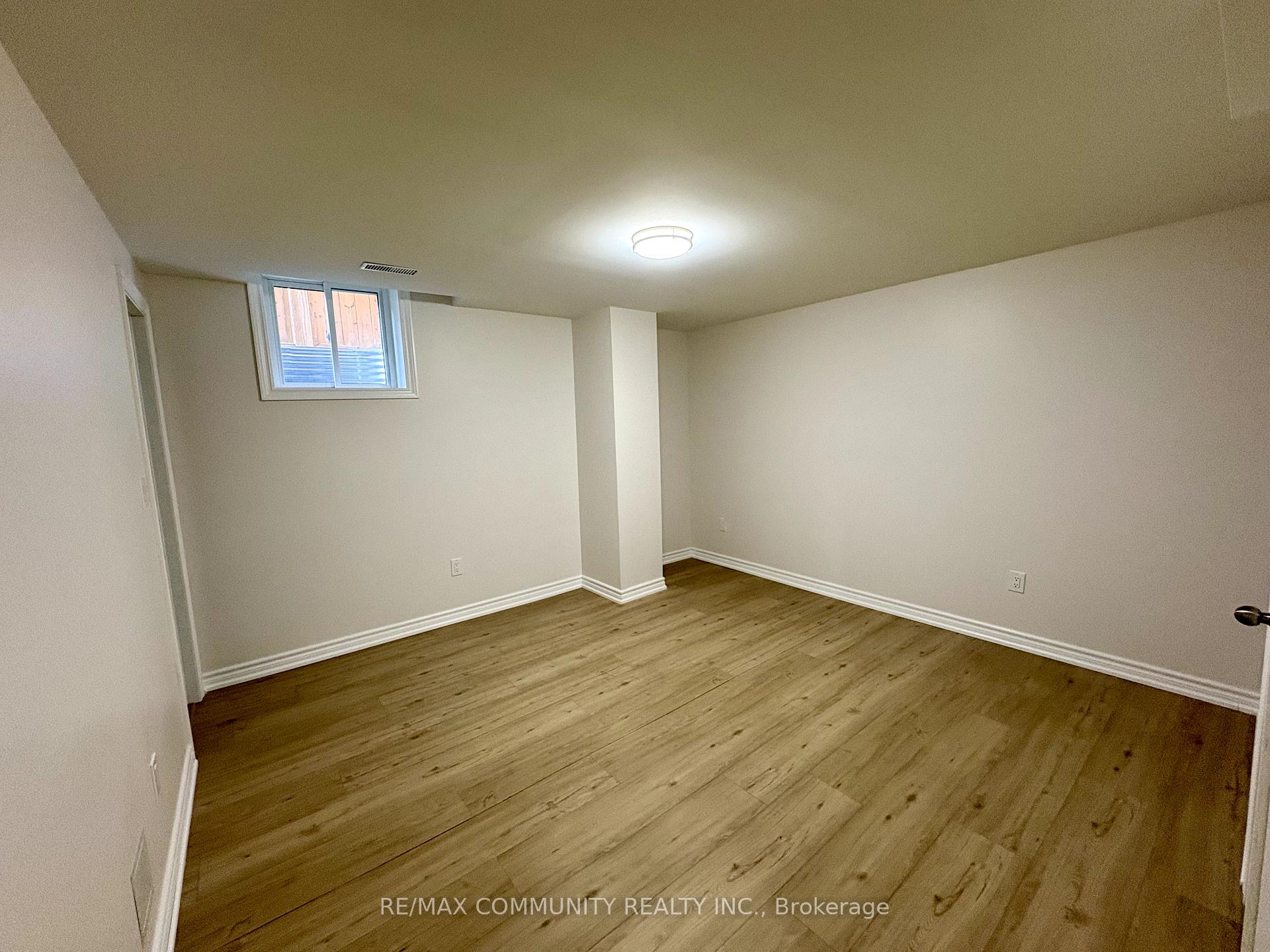 Photo 6 of 34 Coppard Avenue, Markham, Middlefield — HOMEH