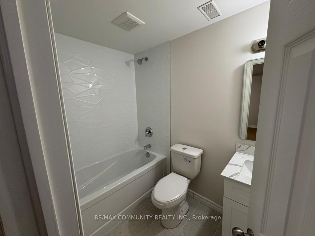 Photo 2 of 34 Coppard Avenue, Markham, Middlefield — HOMEH