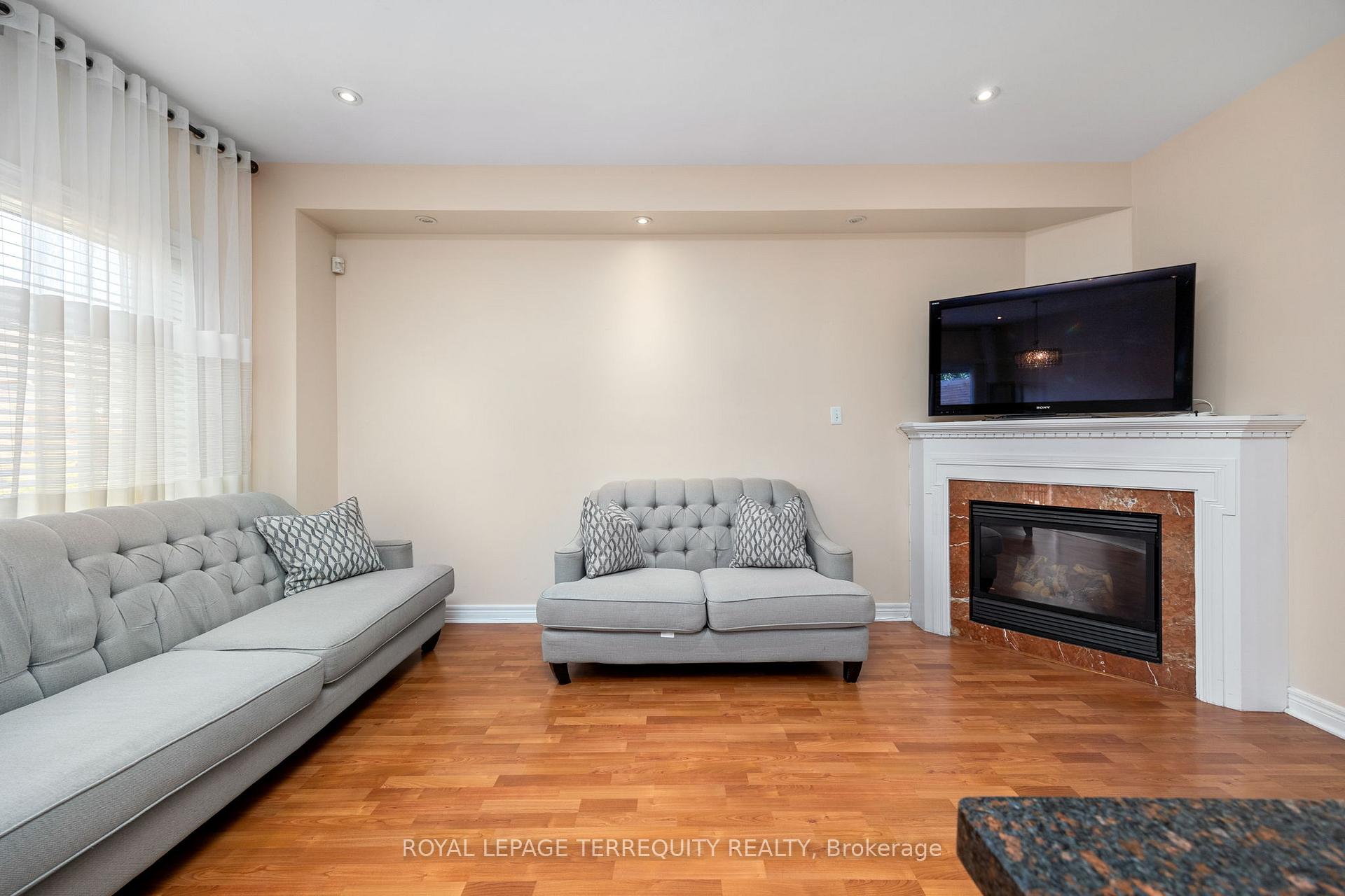 Photo 35 of 42 Arco Circle, Vaughan, Maple — HOMEH