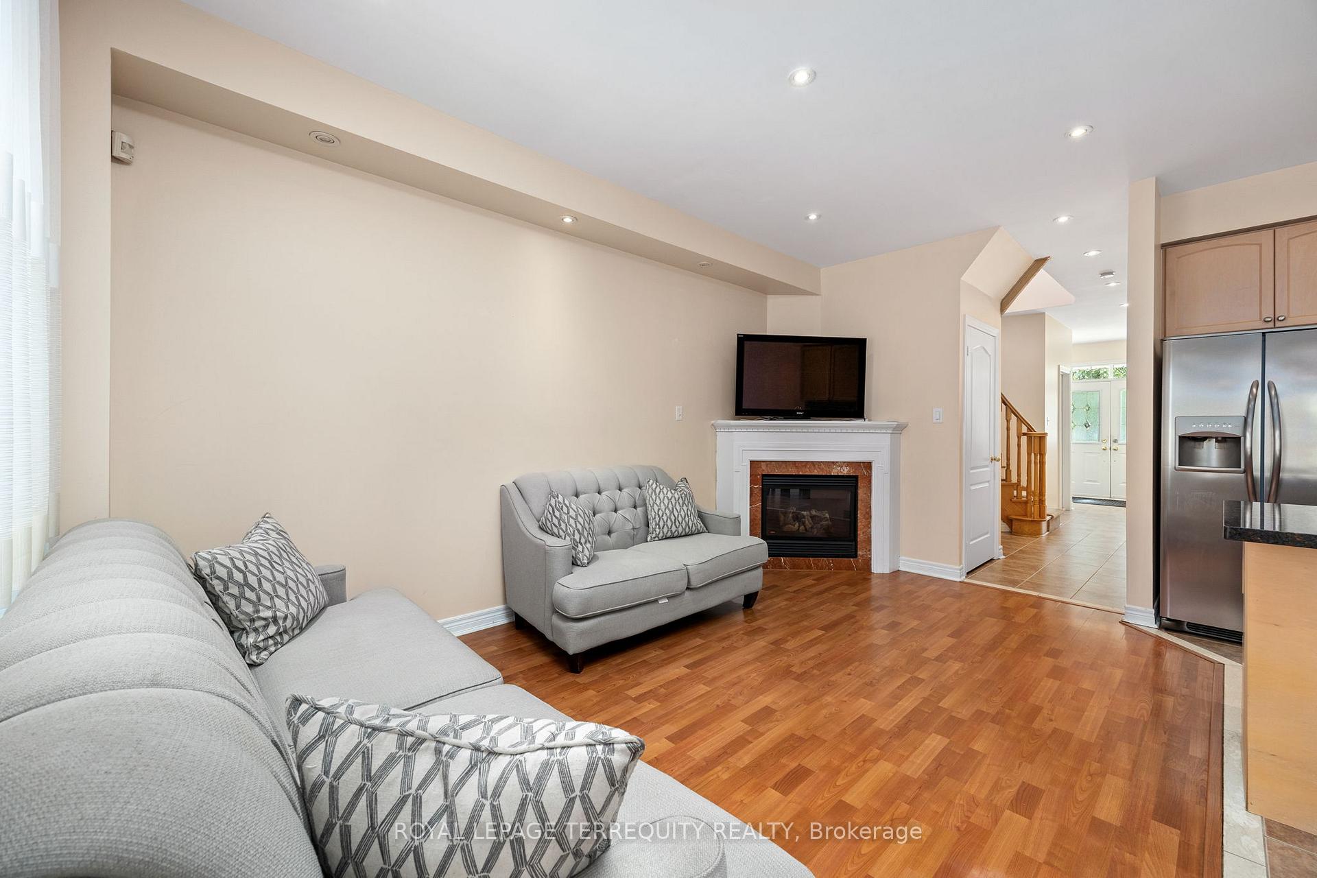 Photo 23 of 42 Arco Circle, Vaughan, Maple — HOMEH
