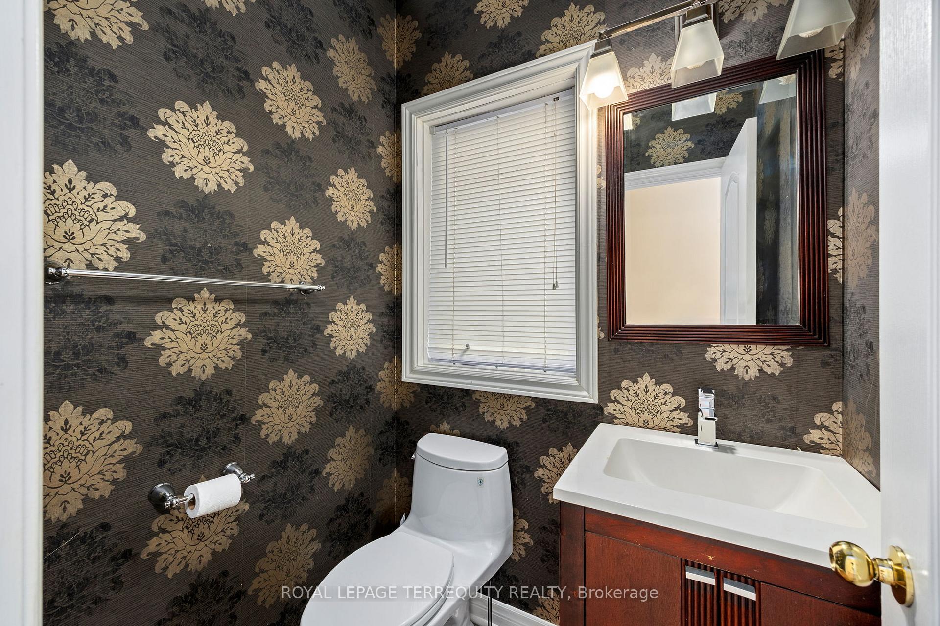 Photo 13 of 42 Arco Circle, Vaughan, Maple — HOMEH