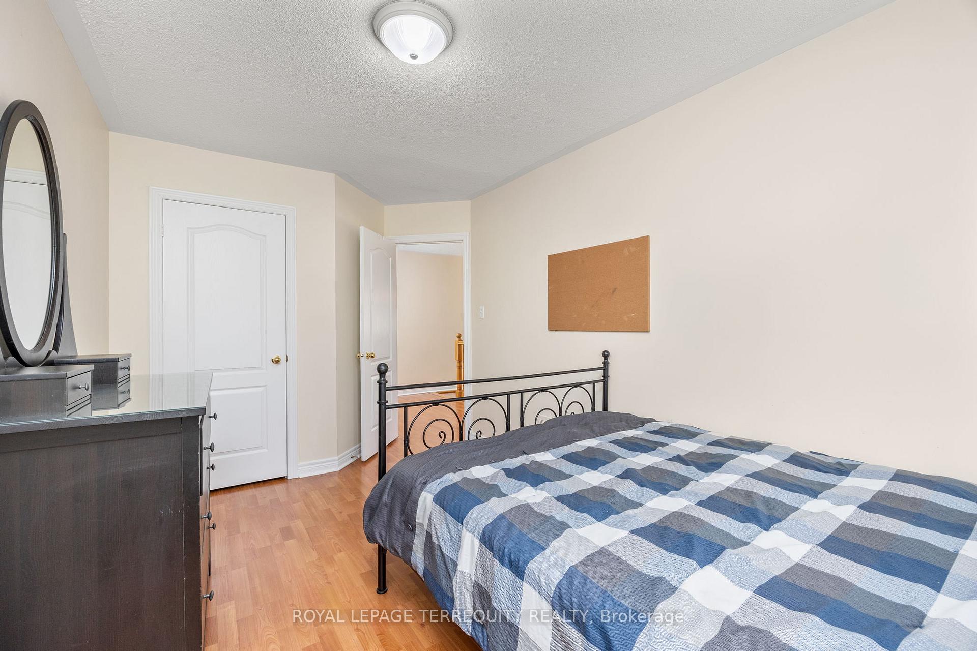 Photo 20 of 42 Arco Circle, Vaughan, Maple — HOMEH