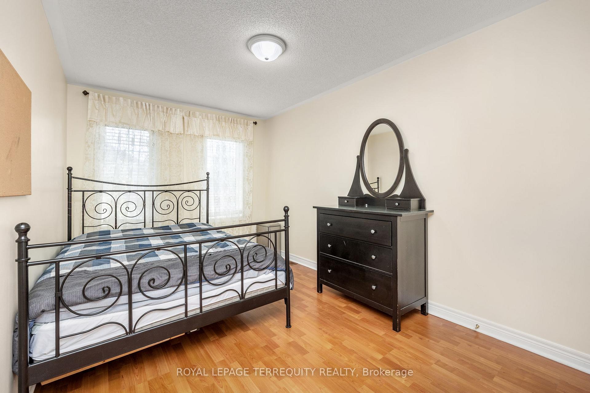 Photo 9 of 42 Arco Circle, Vaughan, Maple — HOMEH