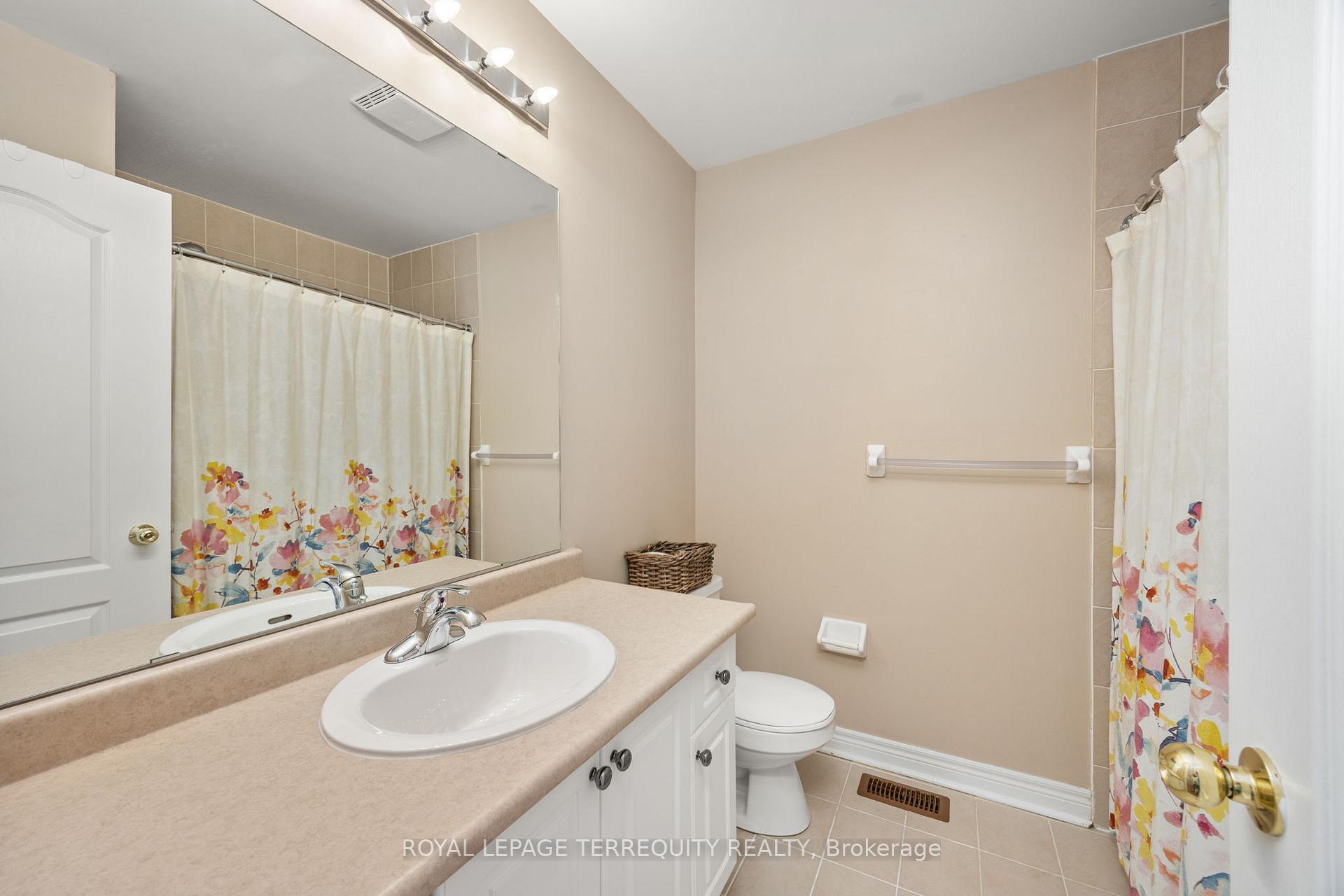 Photo 7 of 42 Arco Circle, Vaughan, Maple — HOMEH