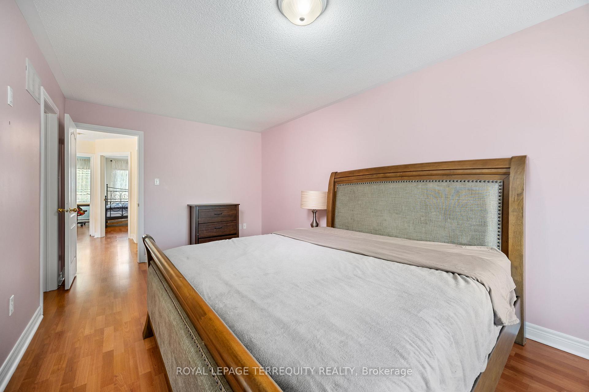 Photo 36 of 42 Arco Circle, Vaughan, Maple — HOMEH