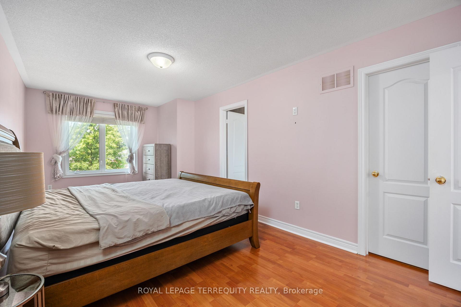Photo 28 of 42 Arco Circle, Vaughan, Maple — HOMEH