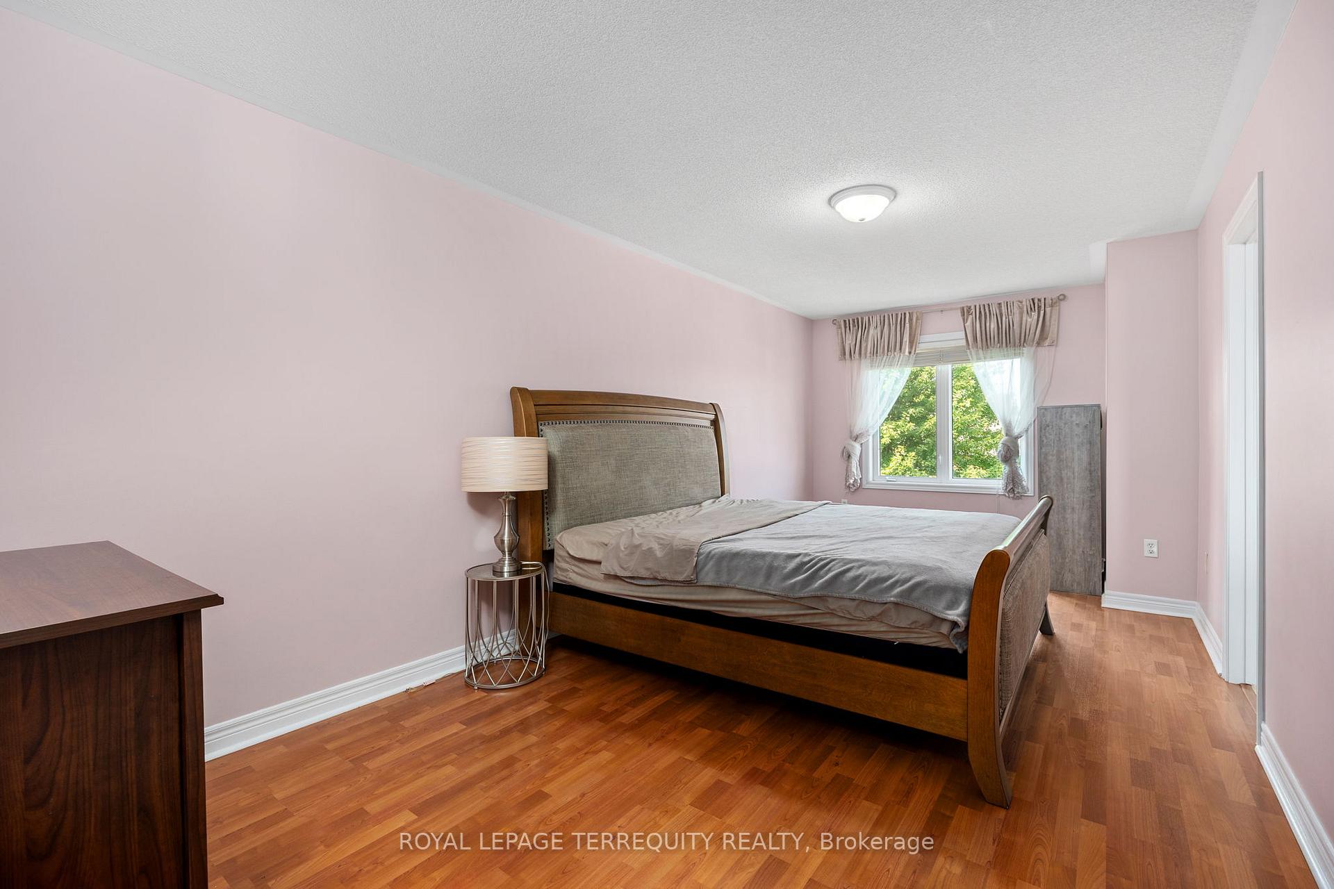 Photo 22 of 42 Arco Circle, Vaughan, Maple — HOMEH