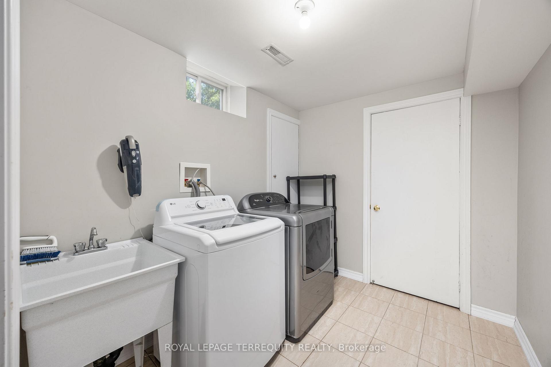 Photo 16 of 42 Arco Circle, Vaughan, Maple — HOMEH
