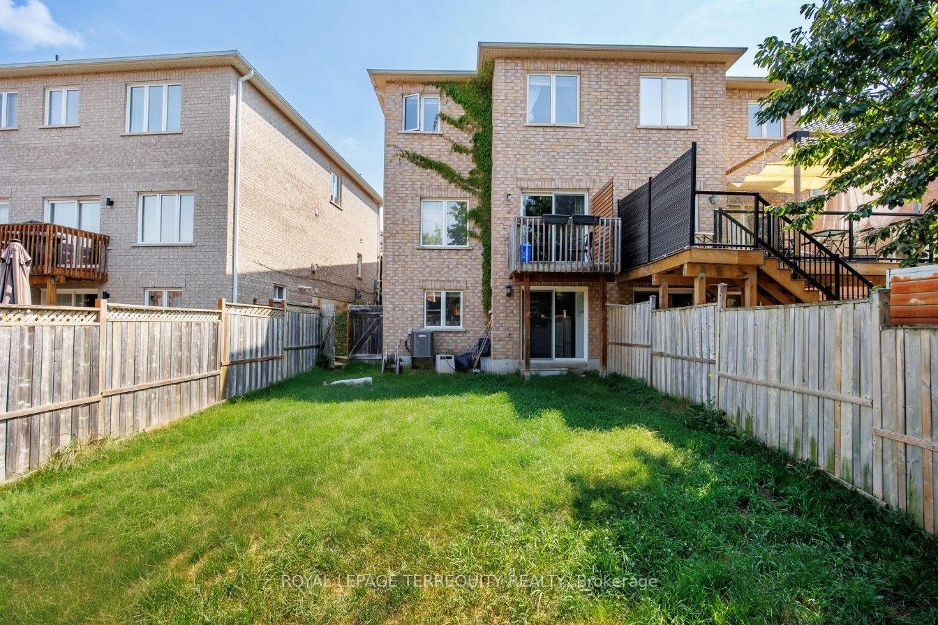 Photo 32 of 42 Arco Circle, Vaughan, Maple — HOMEH