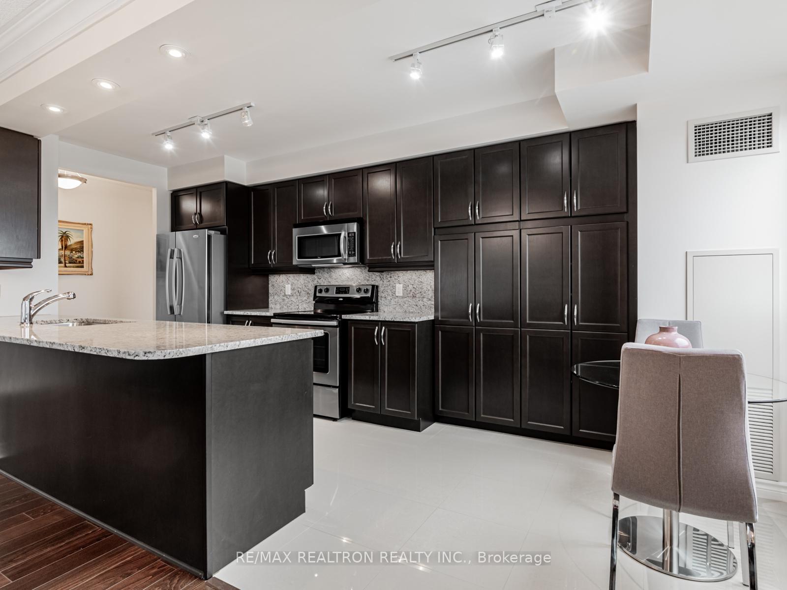 Photo 8 of Unit 1011, 88 Promenade Circle, Vaughan, Brownridge — HOMEH