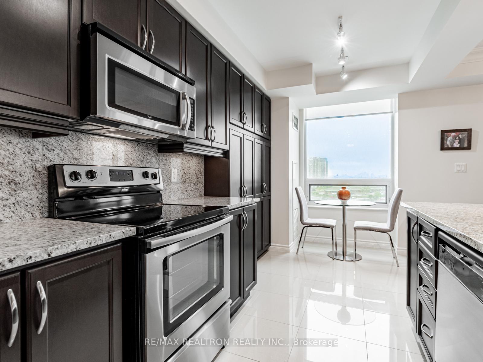 Photo 4 of Unit 1011, 88 Promenade Circle, Vaughan, Brownridge — HOMEH