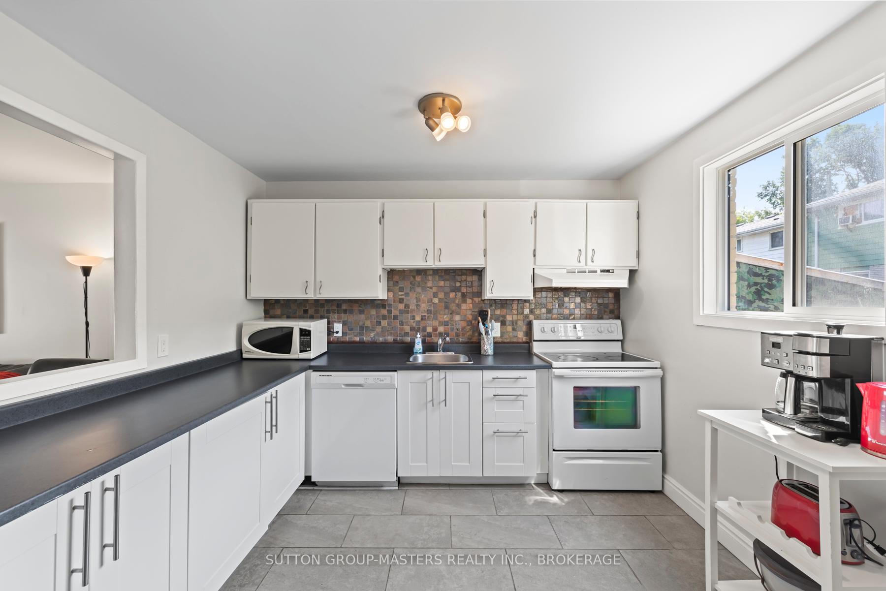 Photo 7 of 7-98 Thomas Street, Kingston, East of Sir John A. Blvd — HOMEH