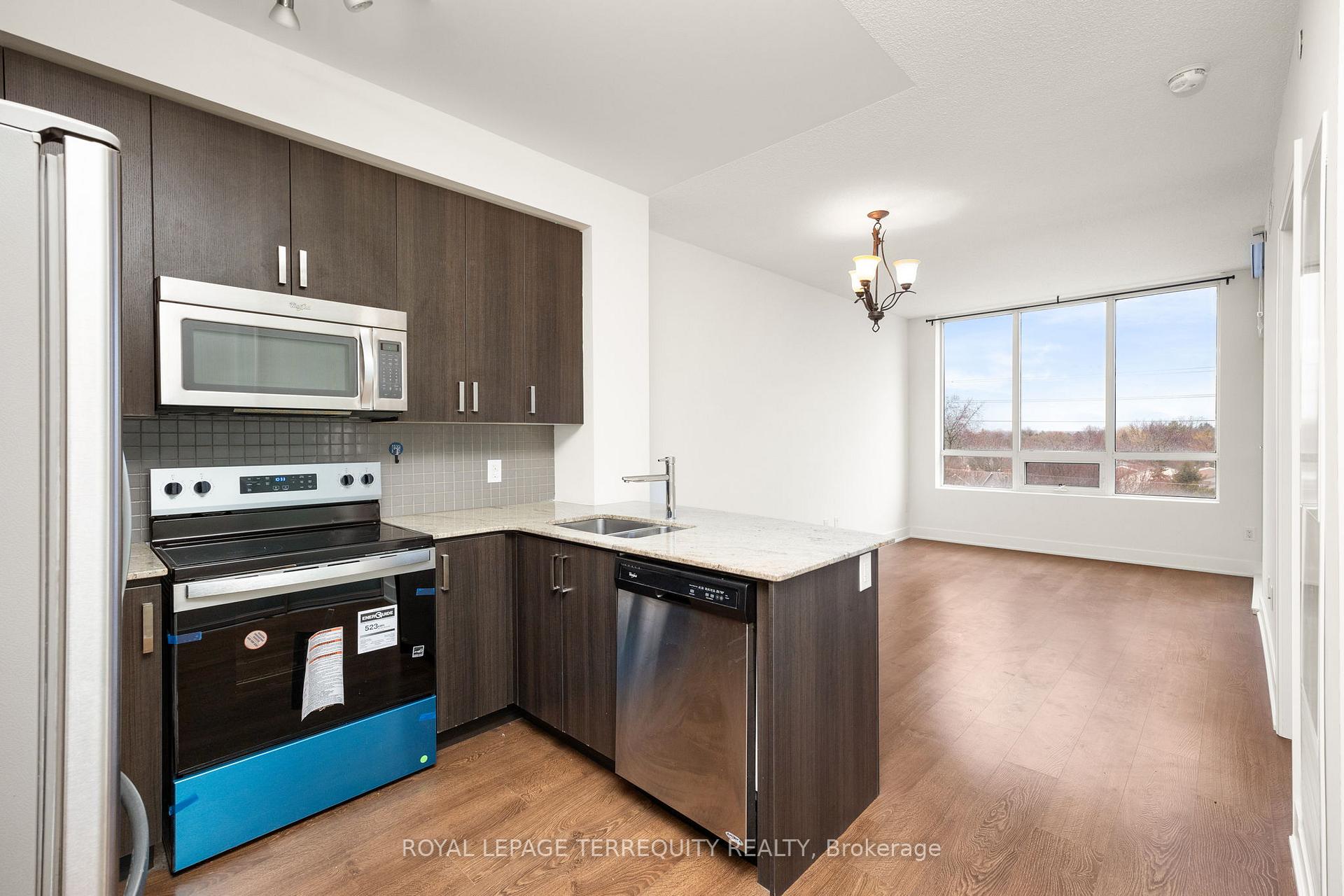 Photo 5 of Unit 614, 7608 Yonge Street, Vaughan, Crestwood-Springfarm-Yorkhill — HOMEH