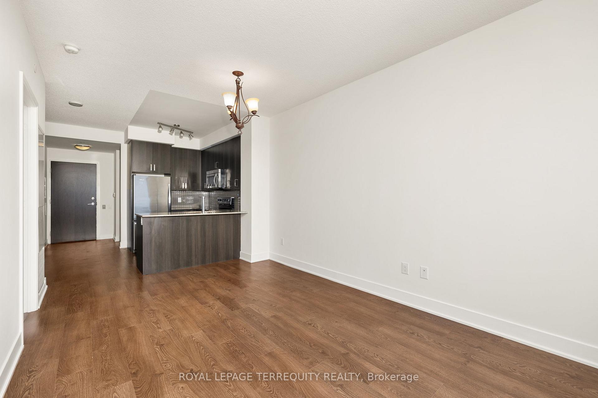 Photo 11 of Unit 614, 7608 Yonge Street, Vaughan, Crestwood-Springfarm-Yorkhill — HOMEH