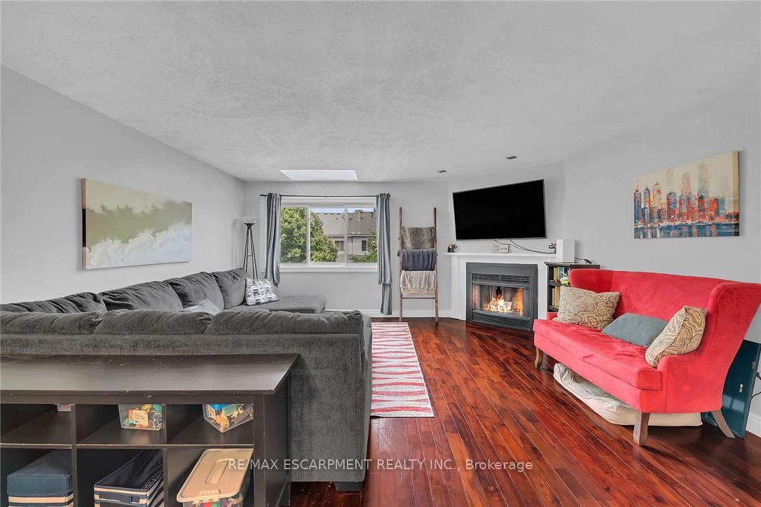 Photo 3 of Unit 24, 26 Moss Boulevard, Hamilton, Dundas — HOMEH