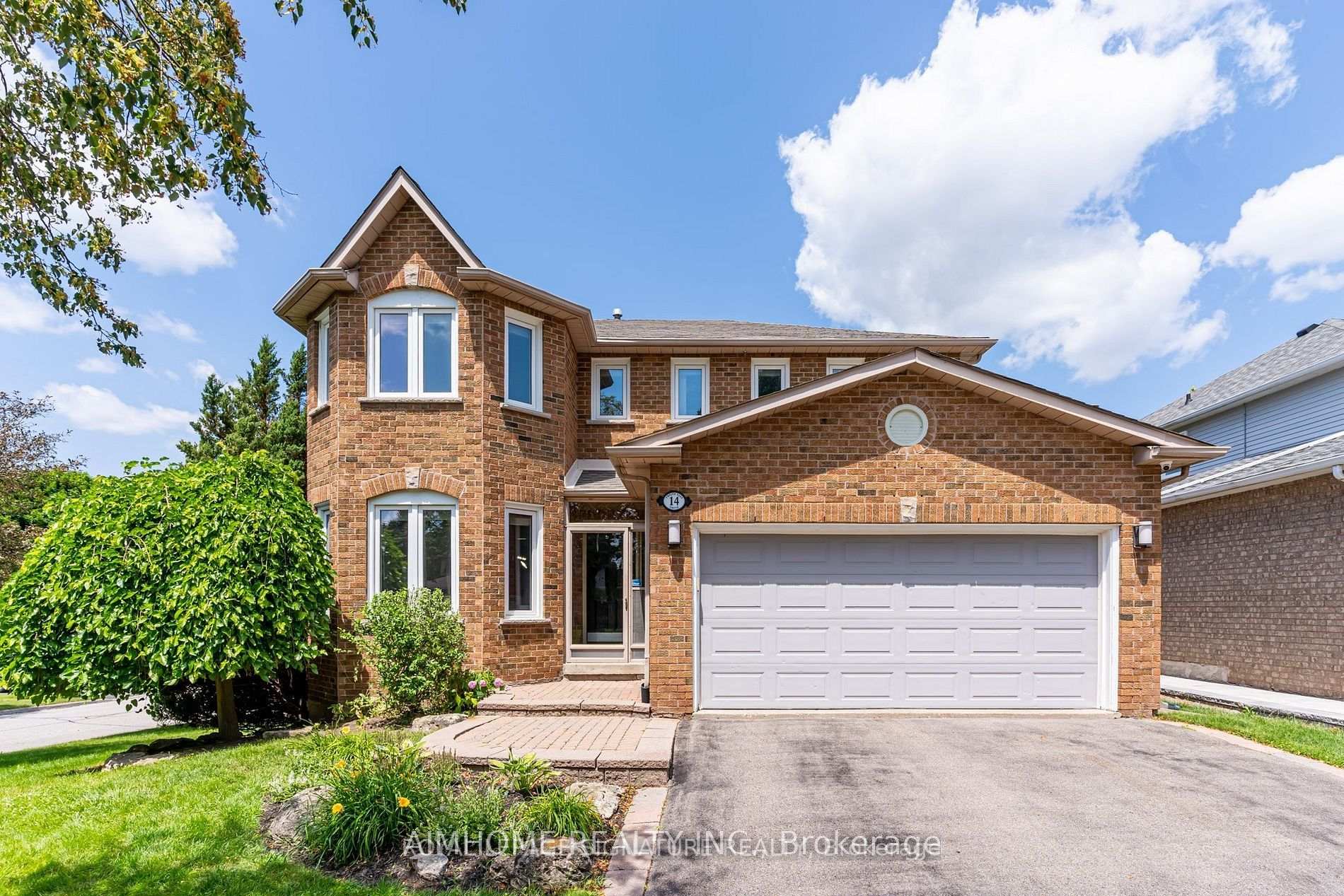 Photo 1 of 14 Twelve Oaks Drive, Aurora, Aurora Village — HOMEH