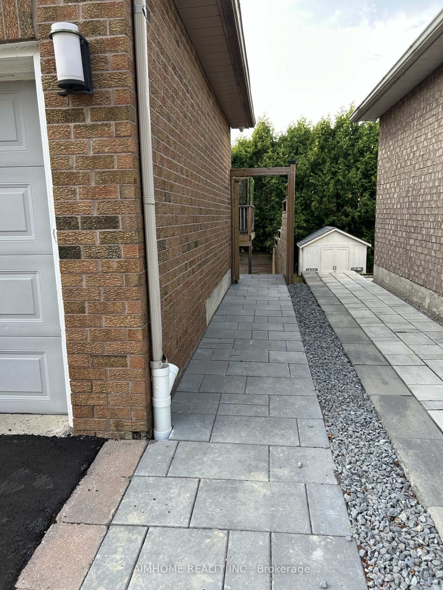 Photo 11 of 14 Twelve Oaks Drive, Aurora, Aurora Village — HOMEH