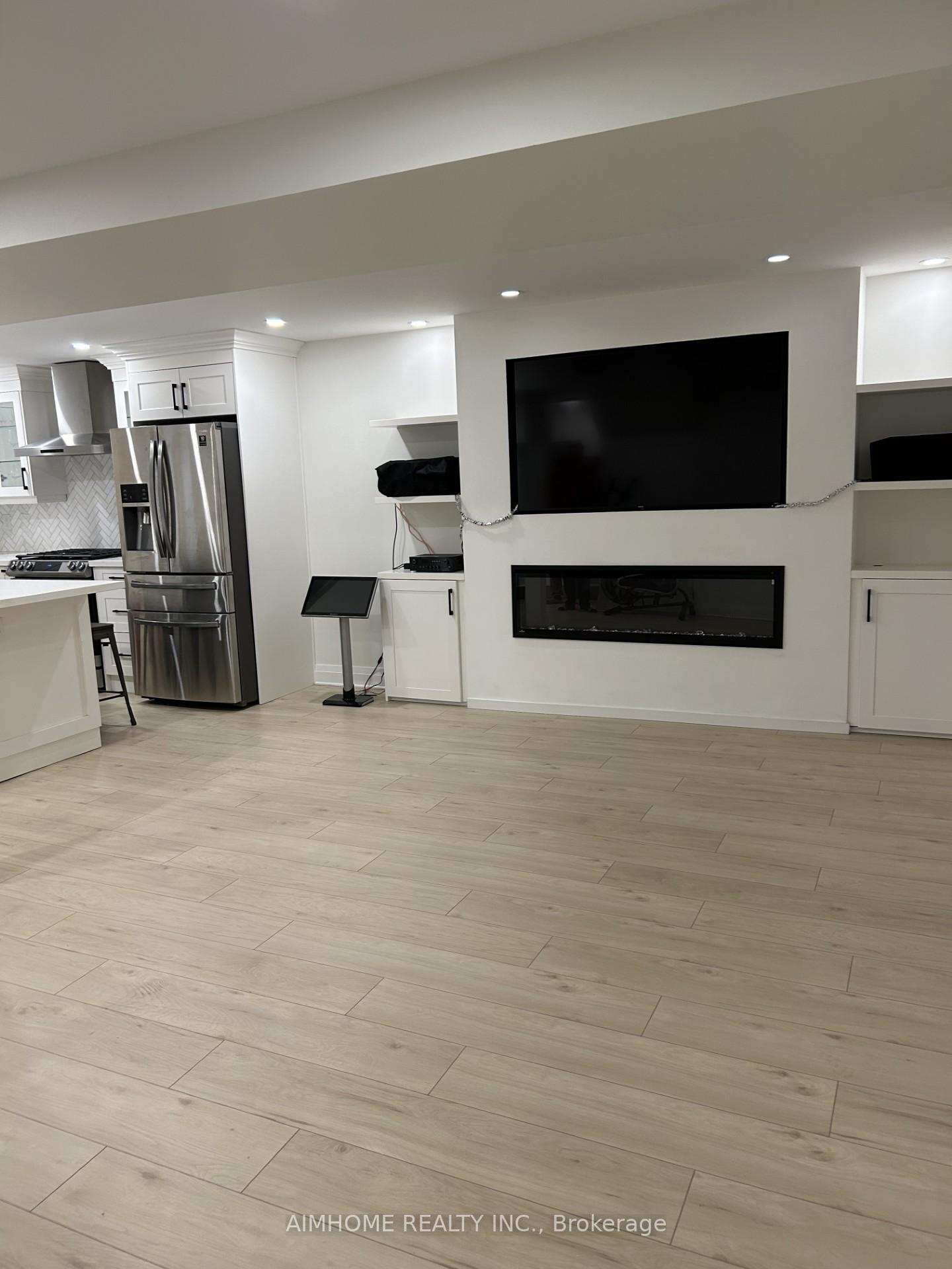 Photo 9 of 14 Twelve Oaks Drive, Aurora, Aurora Village — HOMEH