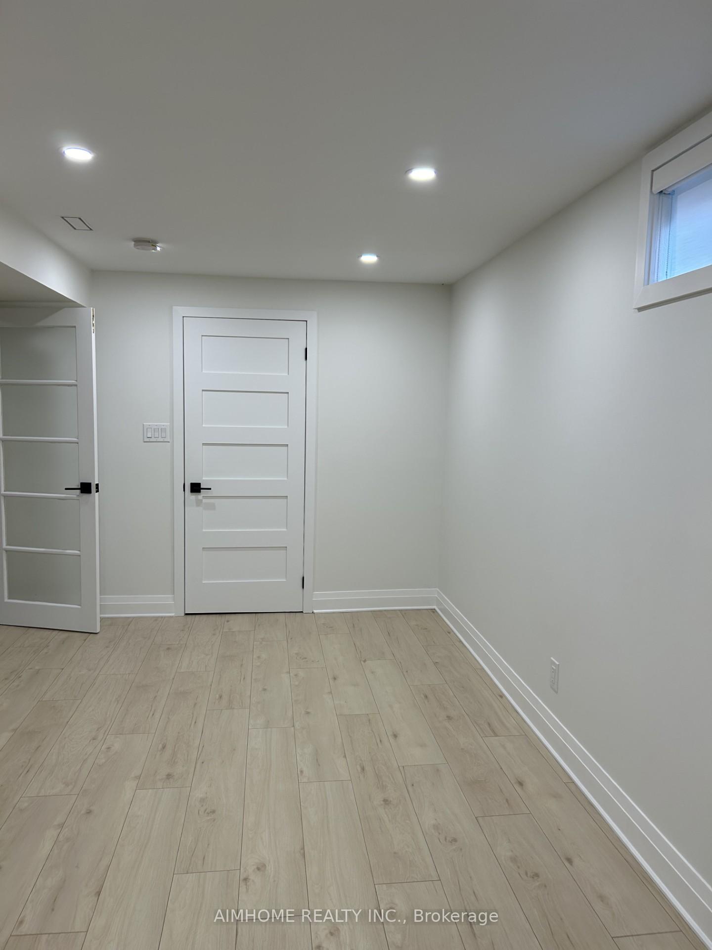 Photo 8 of 14 Twelve Oaks Drive, Aurora, Aurora Village — HOMEH