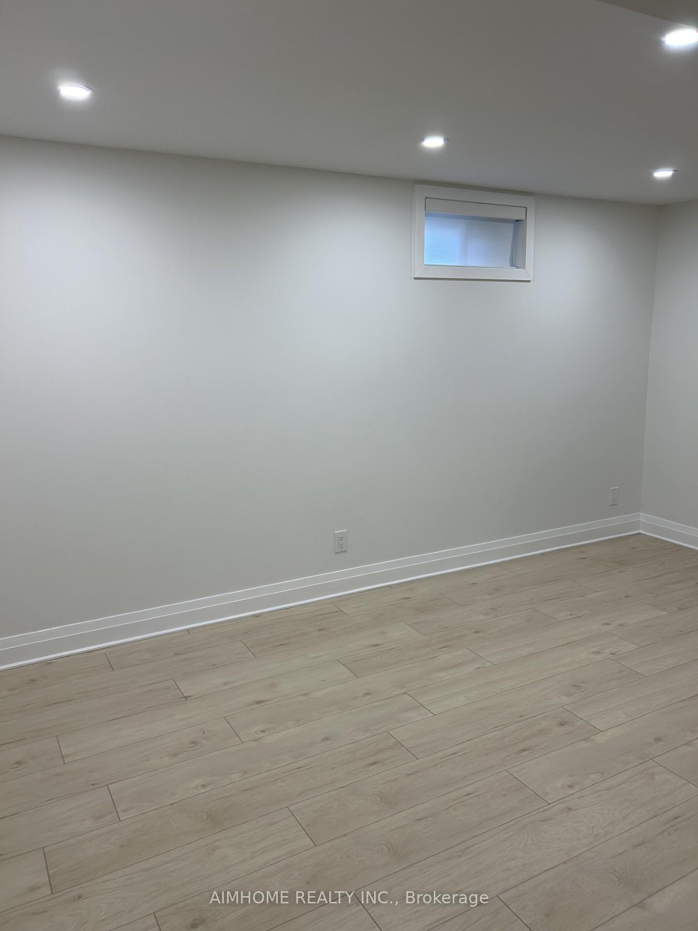 Photo 4 of 14 Twelve Oaks Drive, Aurora, Aurora Village — HOMEH