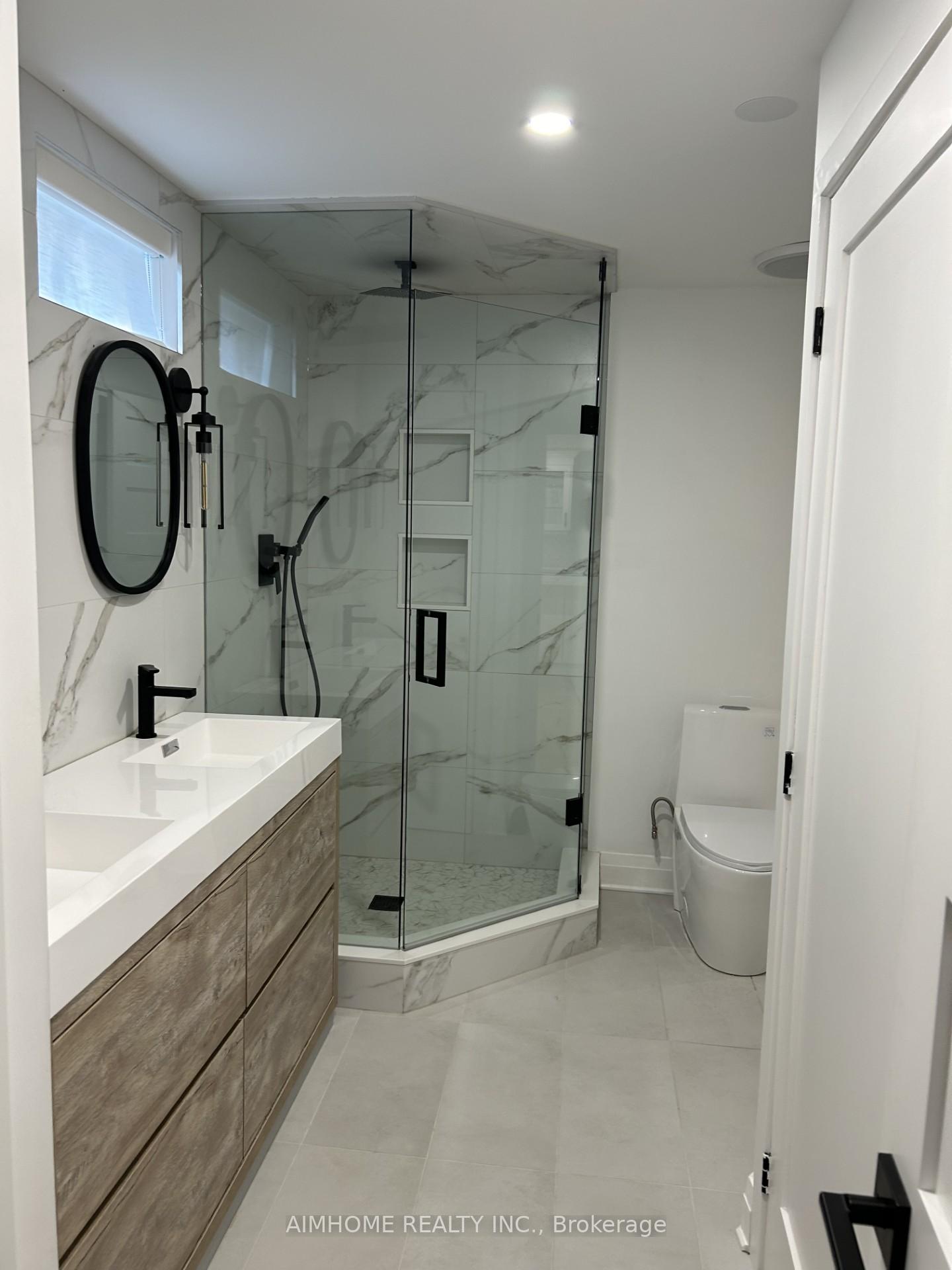 Photo 3 of 14 Twelve Oaks Drive, Aurora, Aurora Village — HOMEH