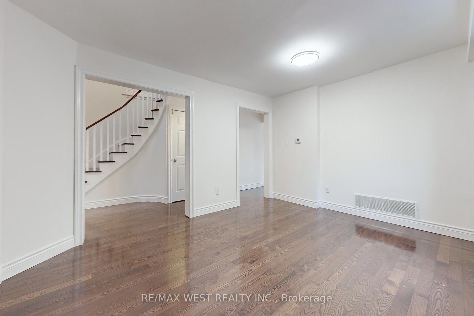 Photo 2 of 43 Chiswick Crescent, Aurora, Aurora Highlands — HOMEH