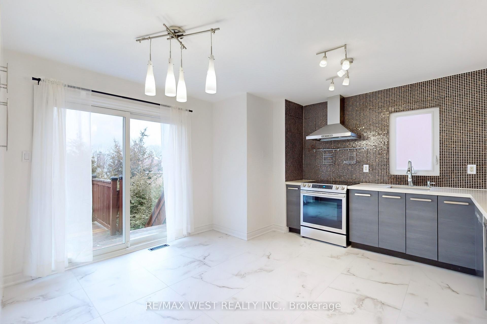 Photo 11 of 43 Chiswick Crescent, Aurora, Aurora Highlands — HOMEH