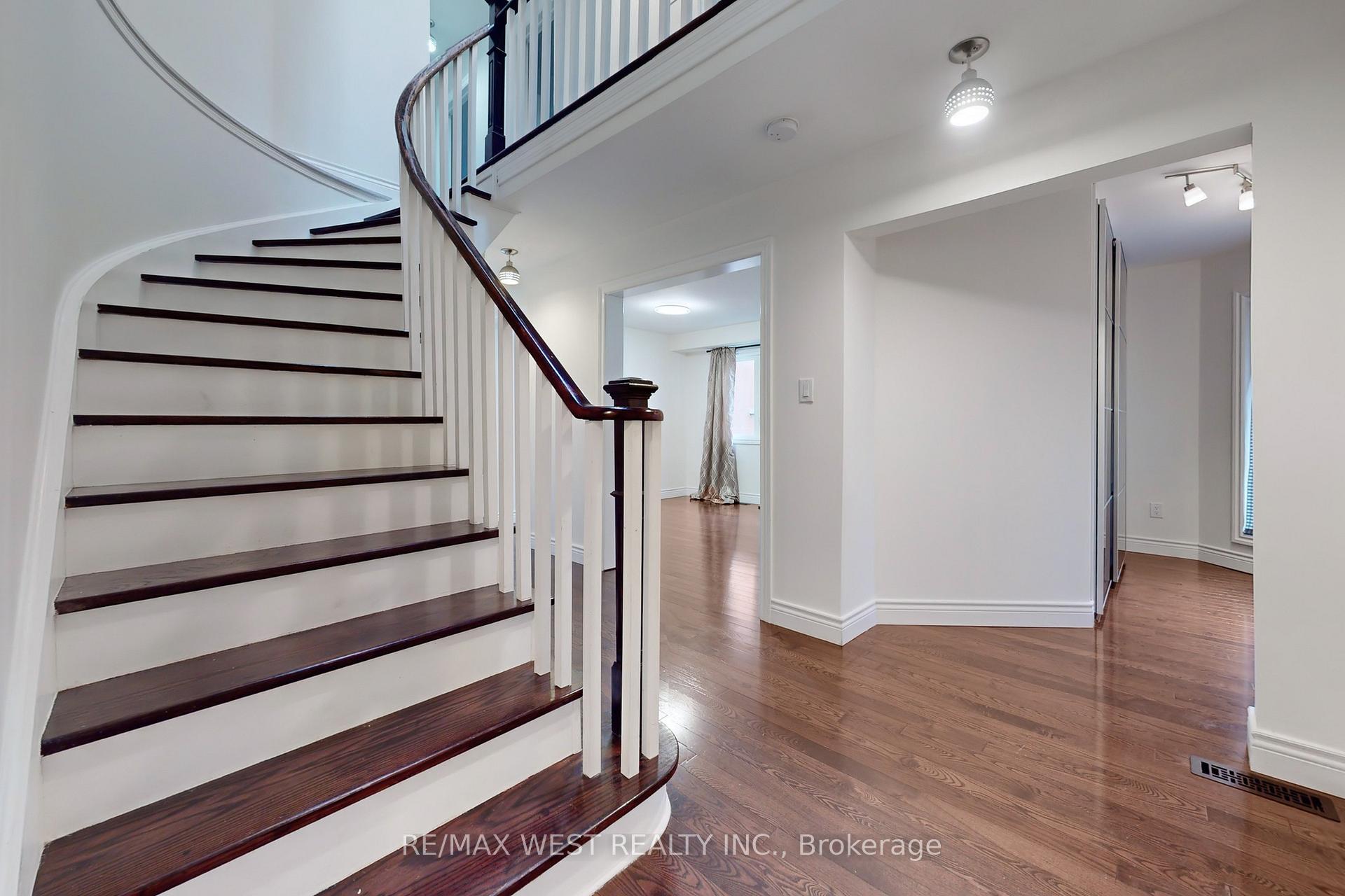 Photo 12 of 43 Chiswick Crescent, Aurora, Aurora Highlands — HOMEH