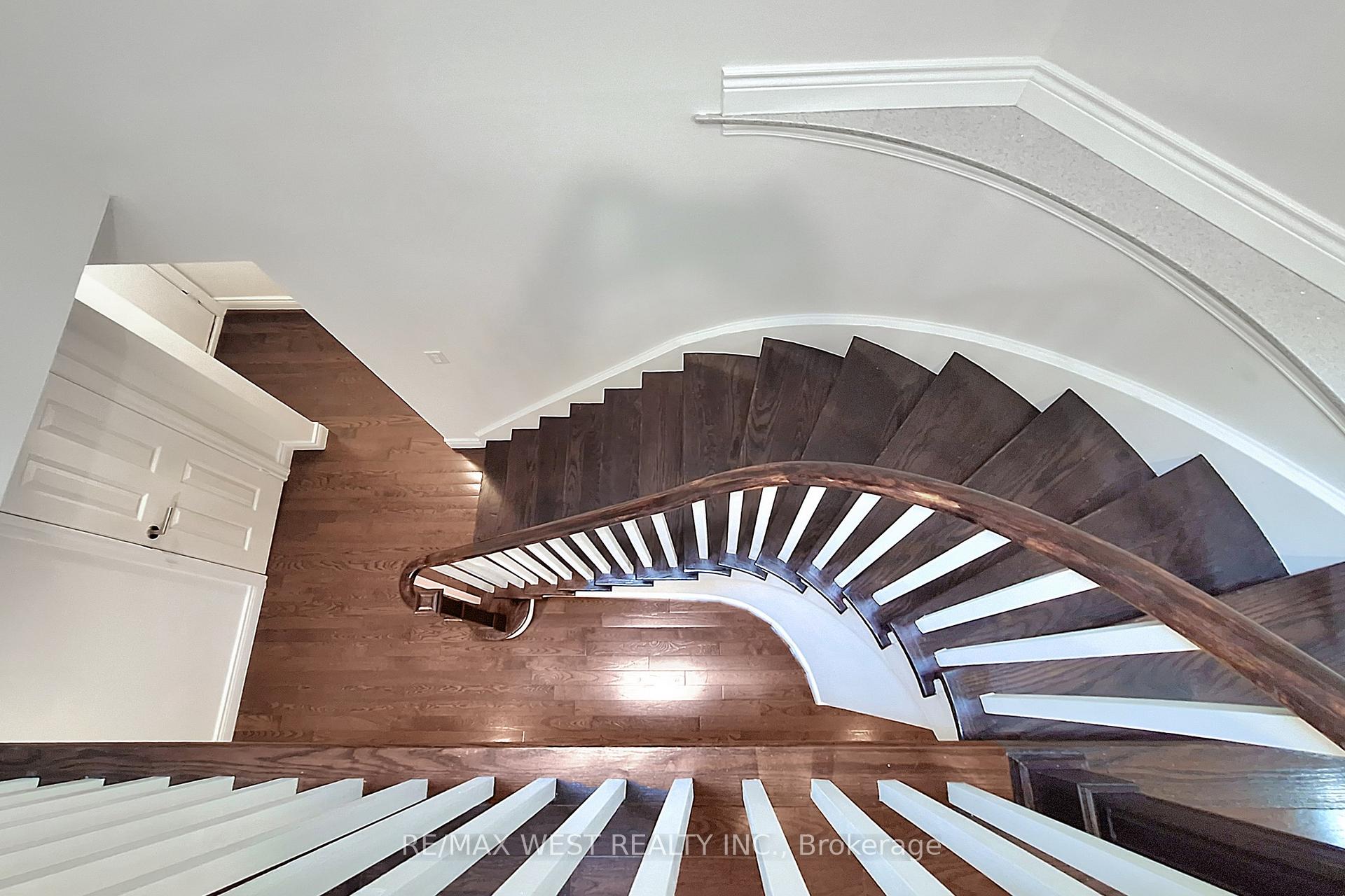 Photo 5 of 43 Chiswick Crescent, Aurora, Aurora Highlands — HOMEH