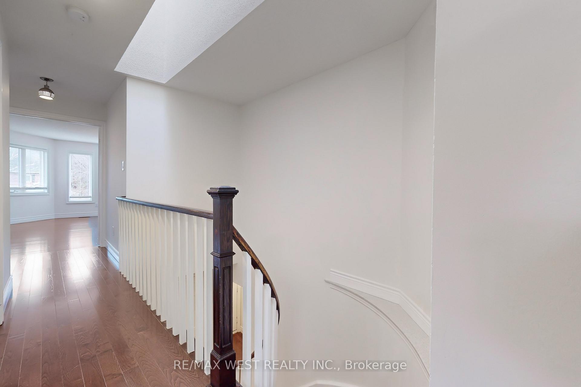 Photo 4 of 43 Chiswick Crescent, Aurora, Aurora Highlands — HOMEH