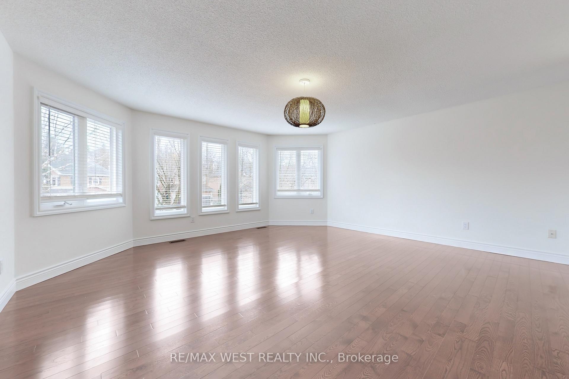 Photo 20 of 43 Chiswick Crescent, Aurora, Aurora Highlands — HOMEH